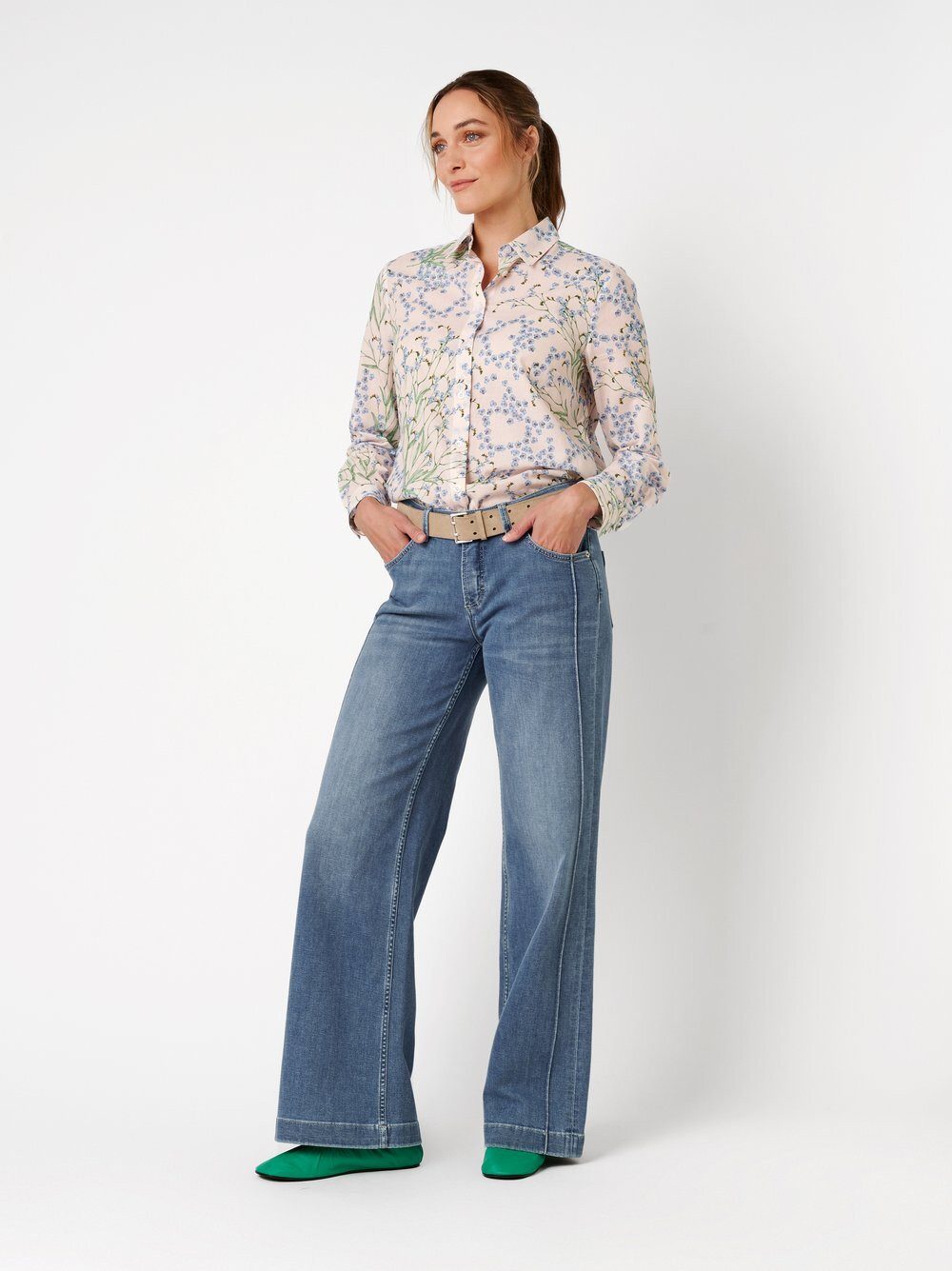 TONI Bootcut-Jeans Ella Wide mit Teilungsnähten – Bild 2 von 5