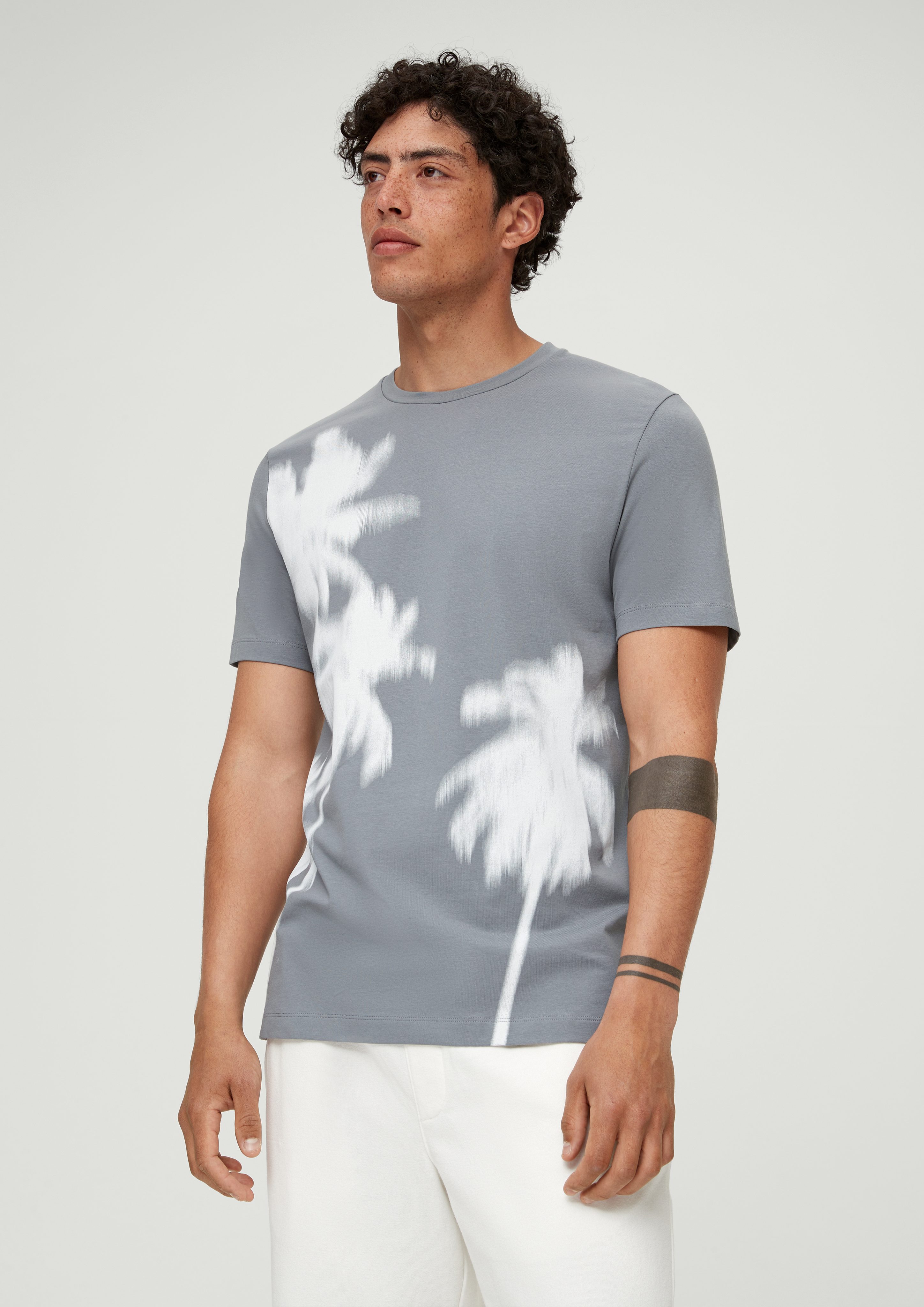 s.Oliver Kurzarmshirt T-Shirt mit Grafikprint Artwork grau
