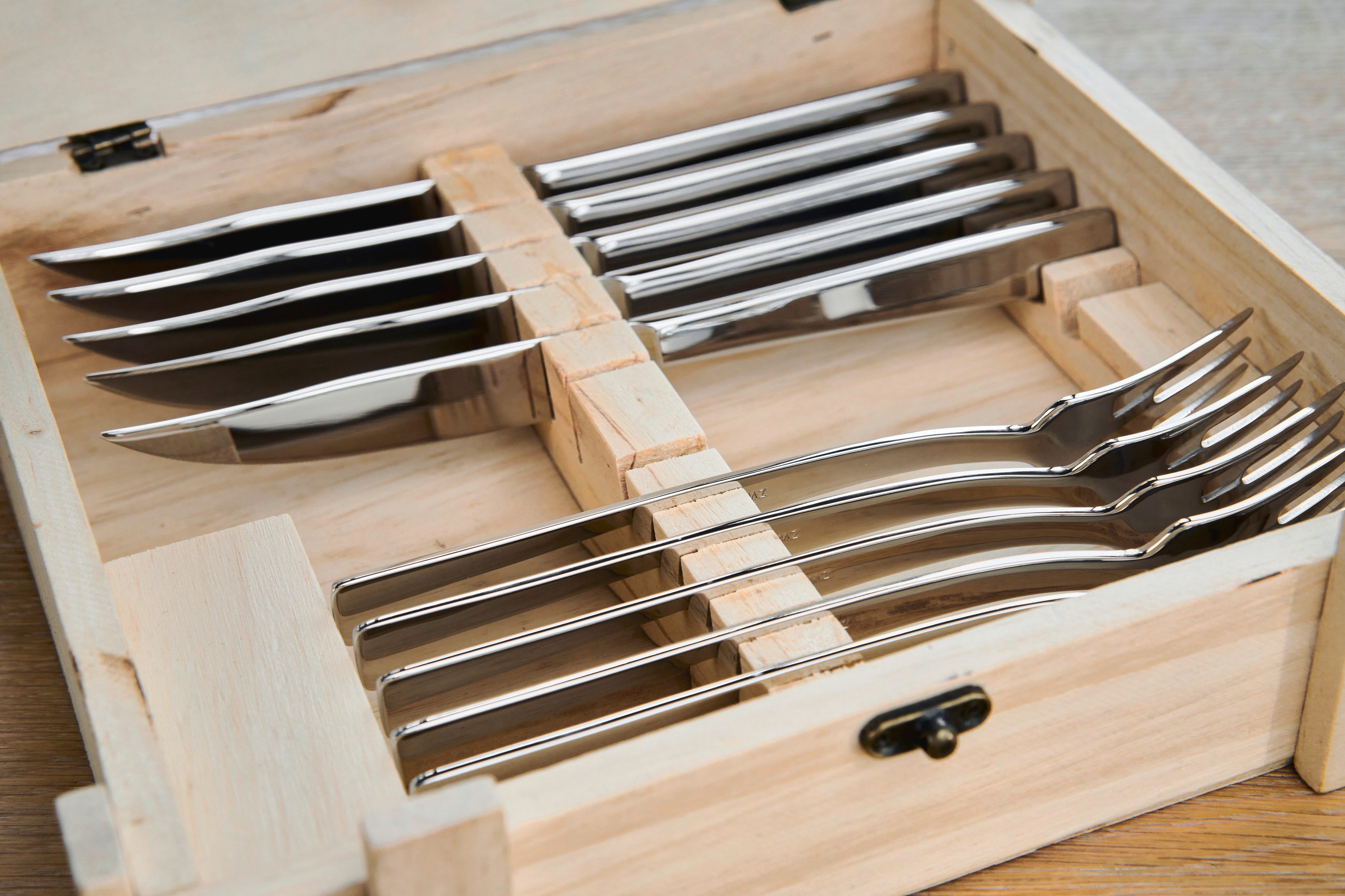 Zwilling Steakbesteck Specials (12-tlg), 6 Personen, Edelstahl 18/10, 18/10 Edelstahl, Rostfrei, Poliert, für bis zu sechs Personen – Bild 2 von 5