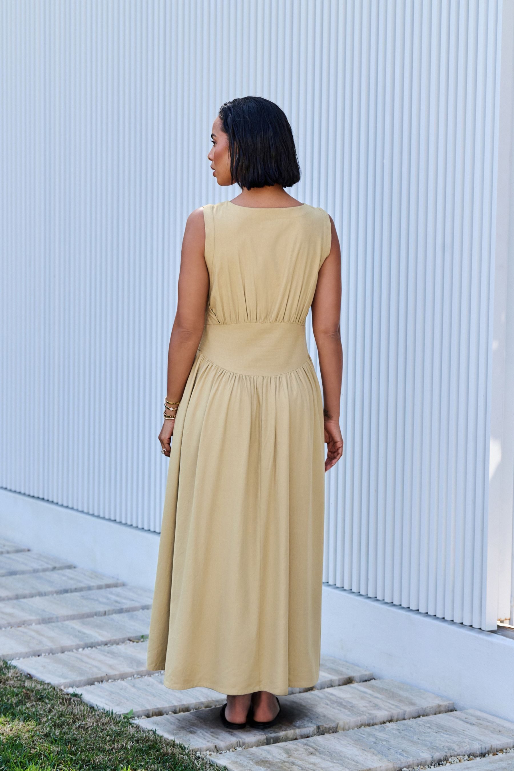 Next Midikleid Ärmelloses, tailliertes Button-down-Midikleid (1-tlg) günstig online kaufen