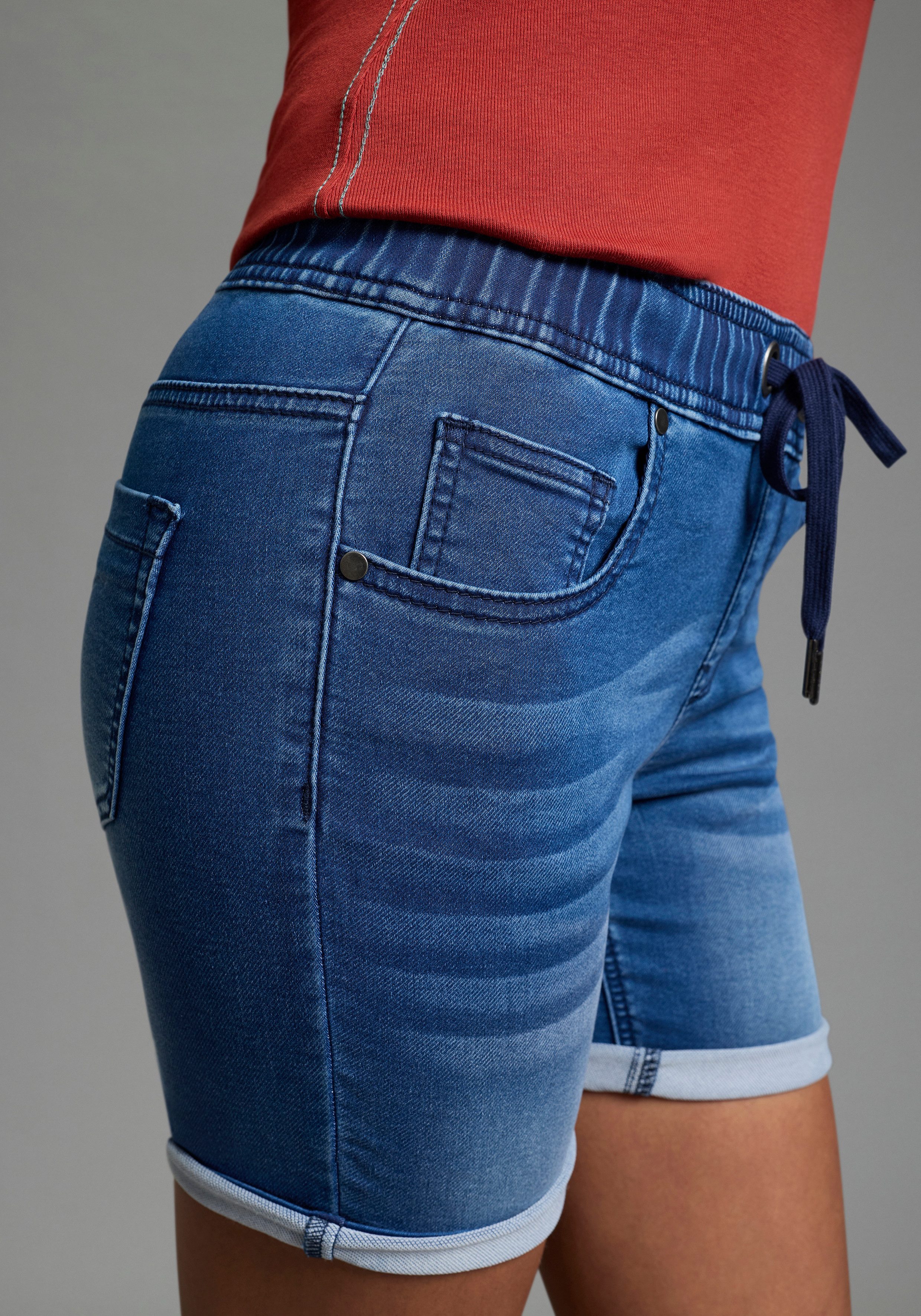 Arizona Jeansshorts figurnah, normale Leibhöhe, mit Bindebändern am Bund