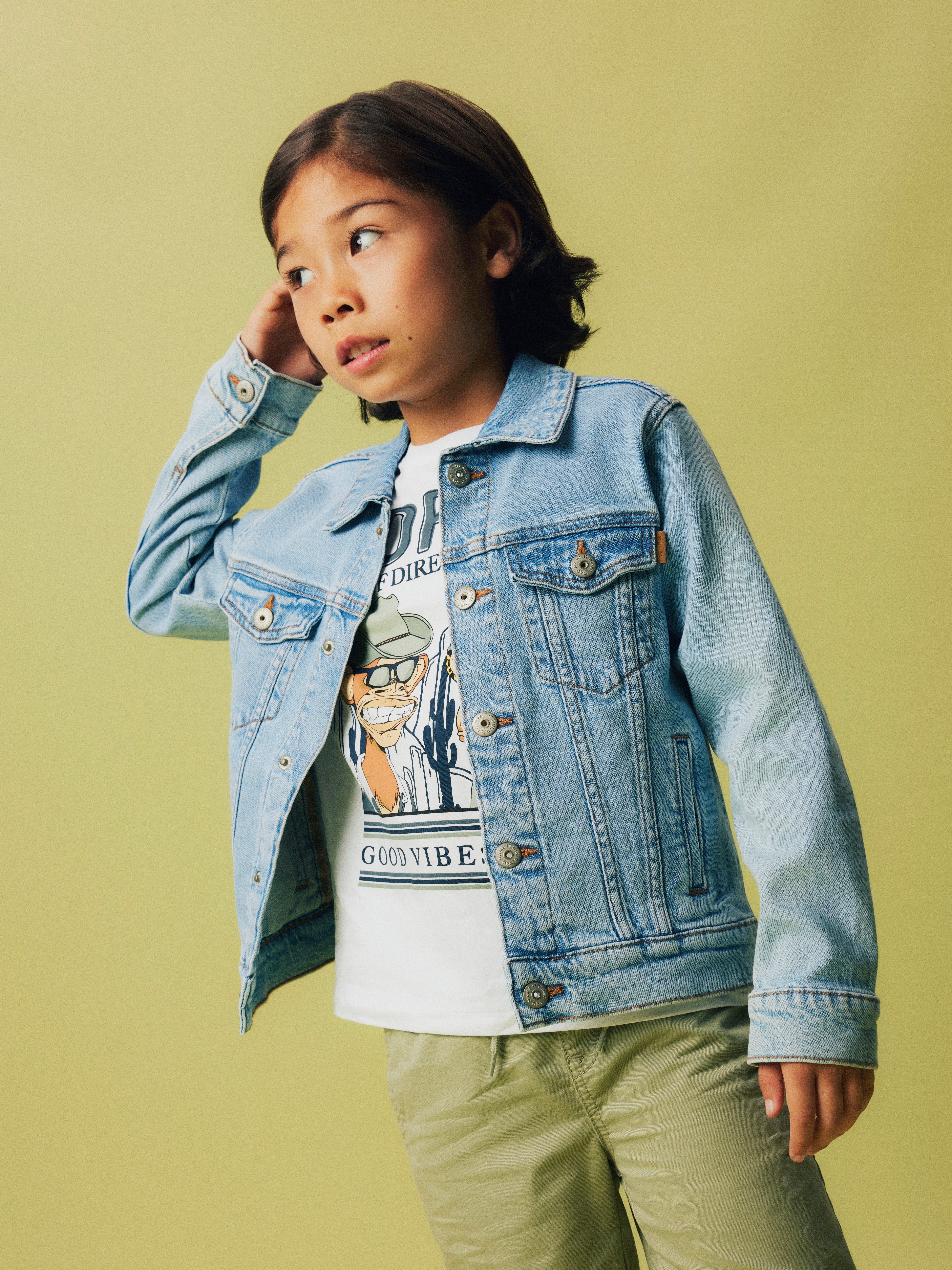 Name It Jeansjacke NKMJAGGER für Jungen mit Brusttaschen und elastischem Denim regular fit, Denim, Abriebeffekte, Umlegekragen