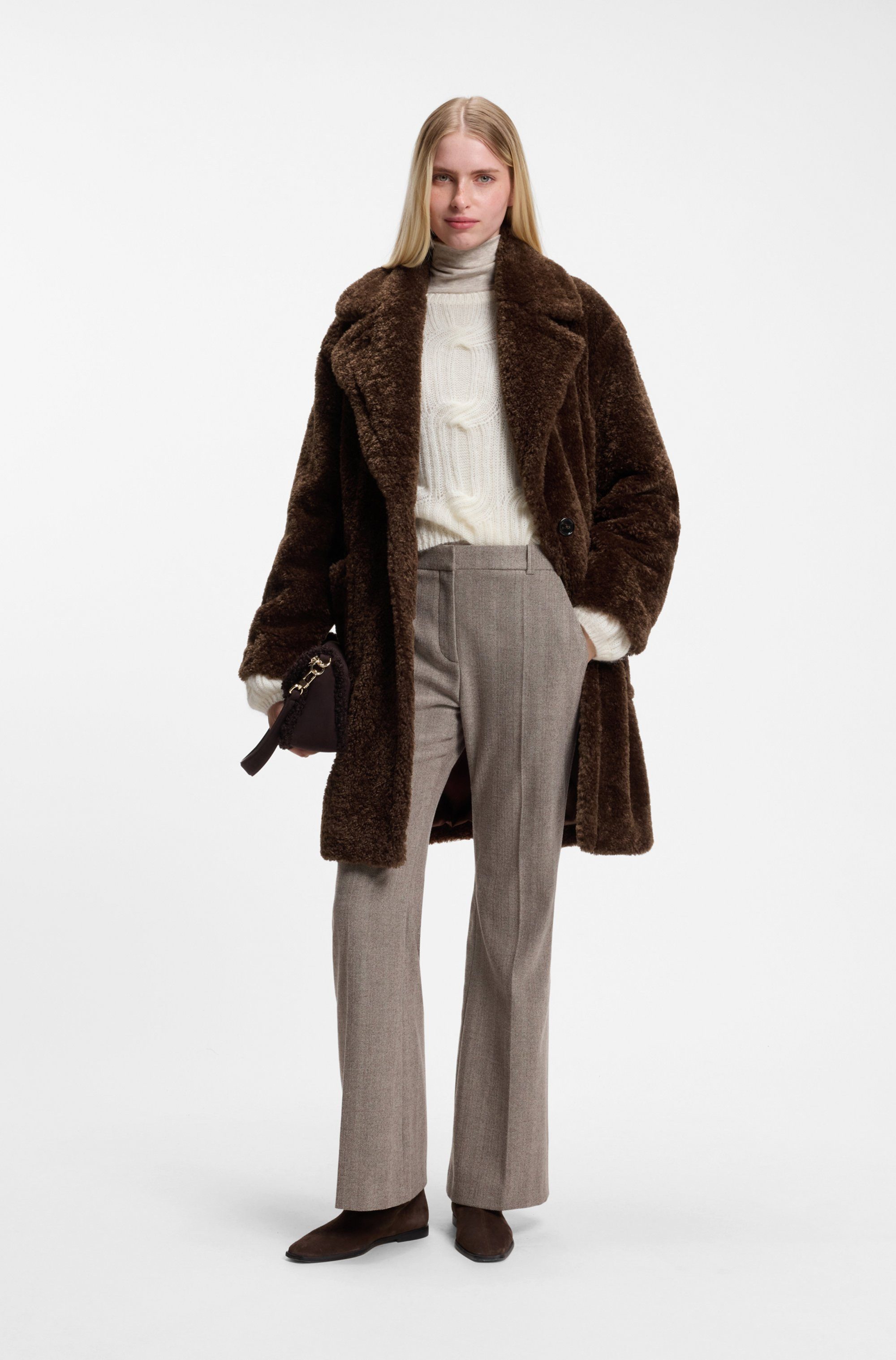 BOSS ORANGE Kurzmantel Catedy Premium Damenmode aus softem Teddy, Relaxed Fit