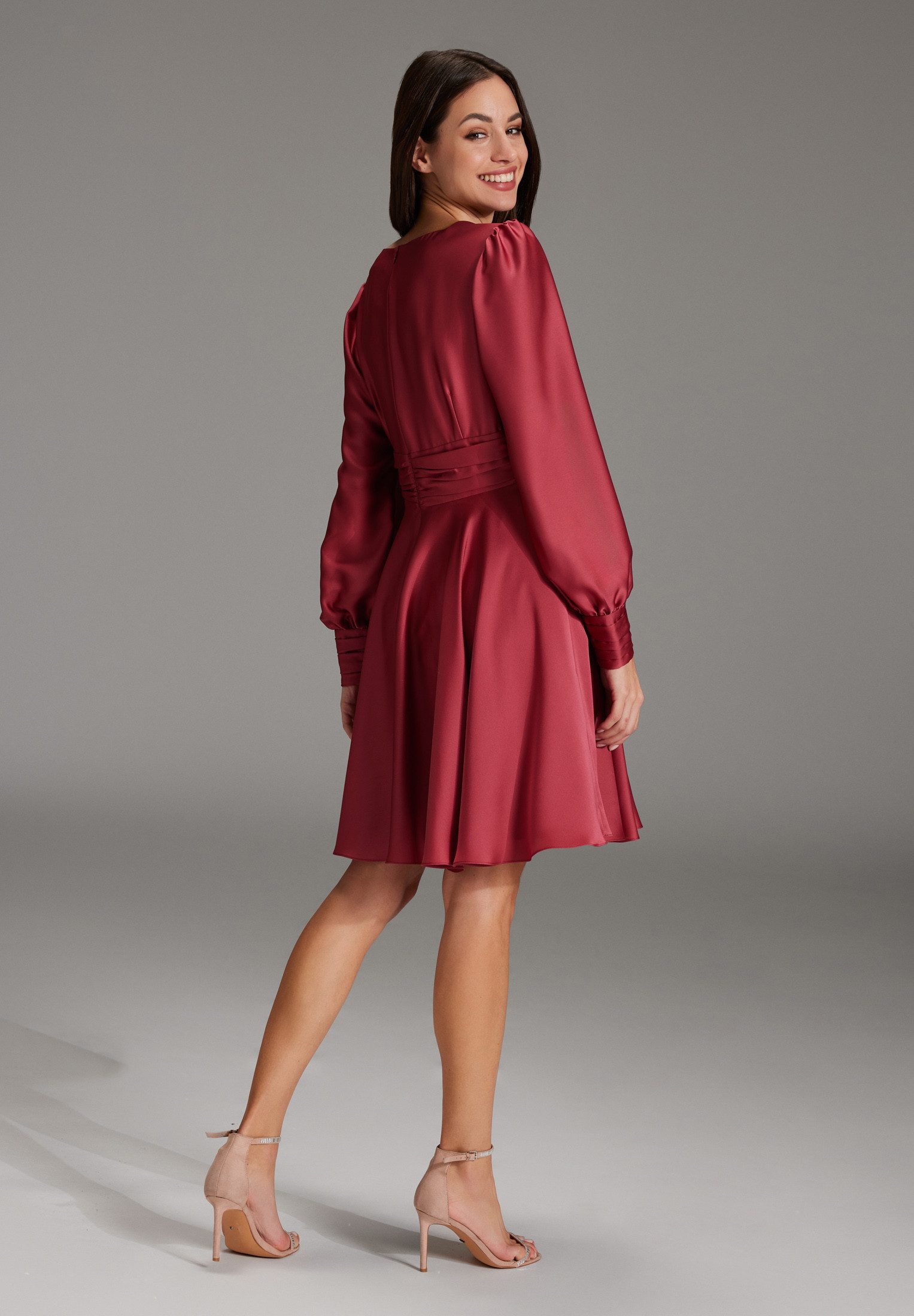 SWING Cocktailkleid Taillierter Schnitt mit ausgestelltem günstig online kaufen