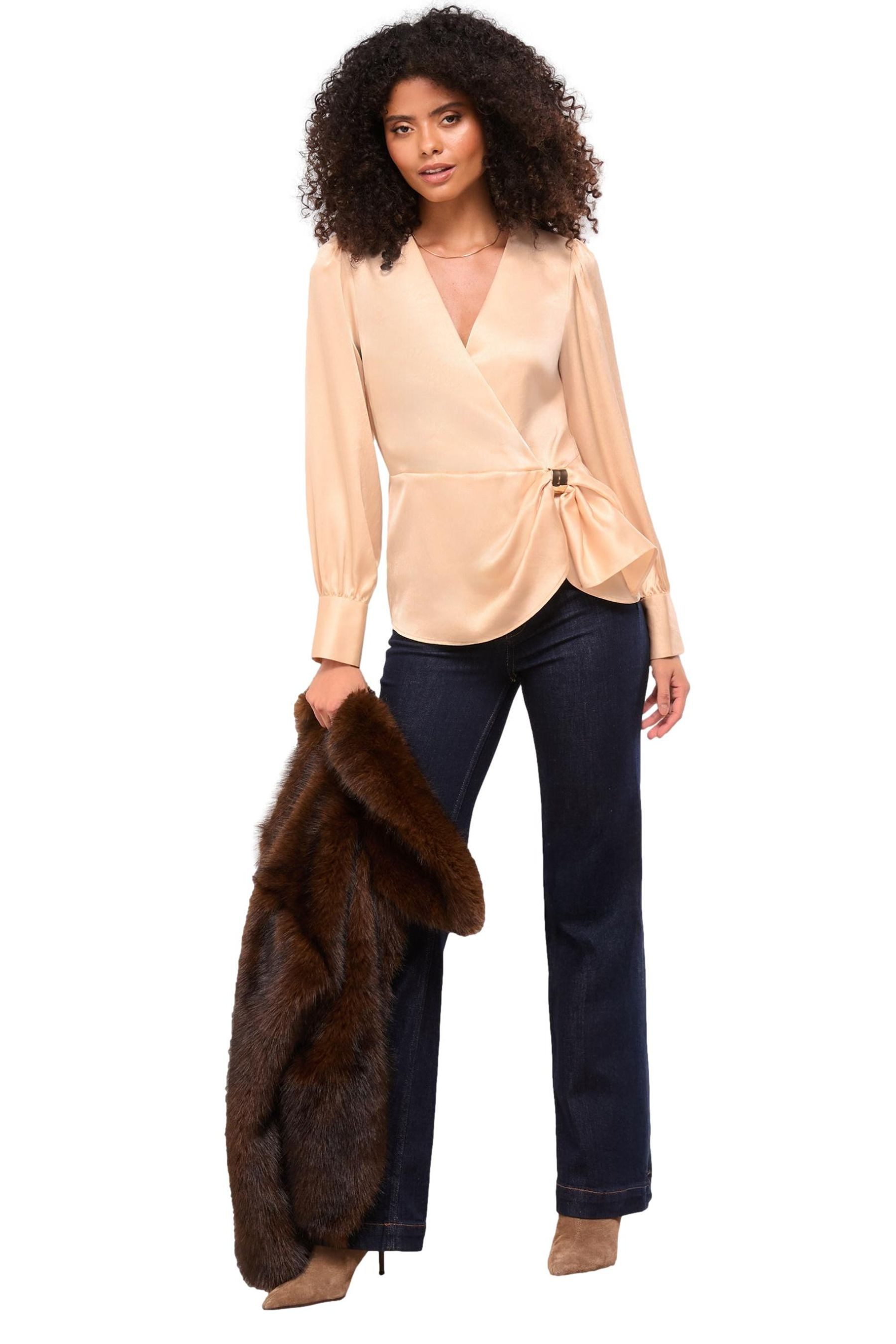 LIPSY Satinbluse Lipsy Satin-Oberteil mit Metallverzierung, Regular (1-tlg)