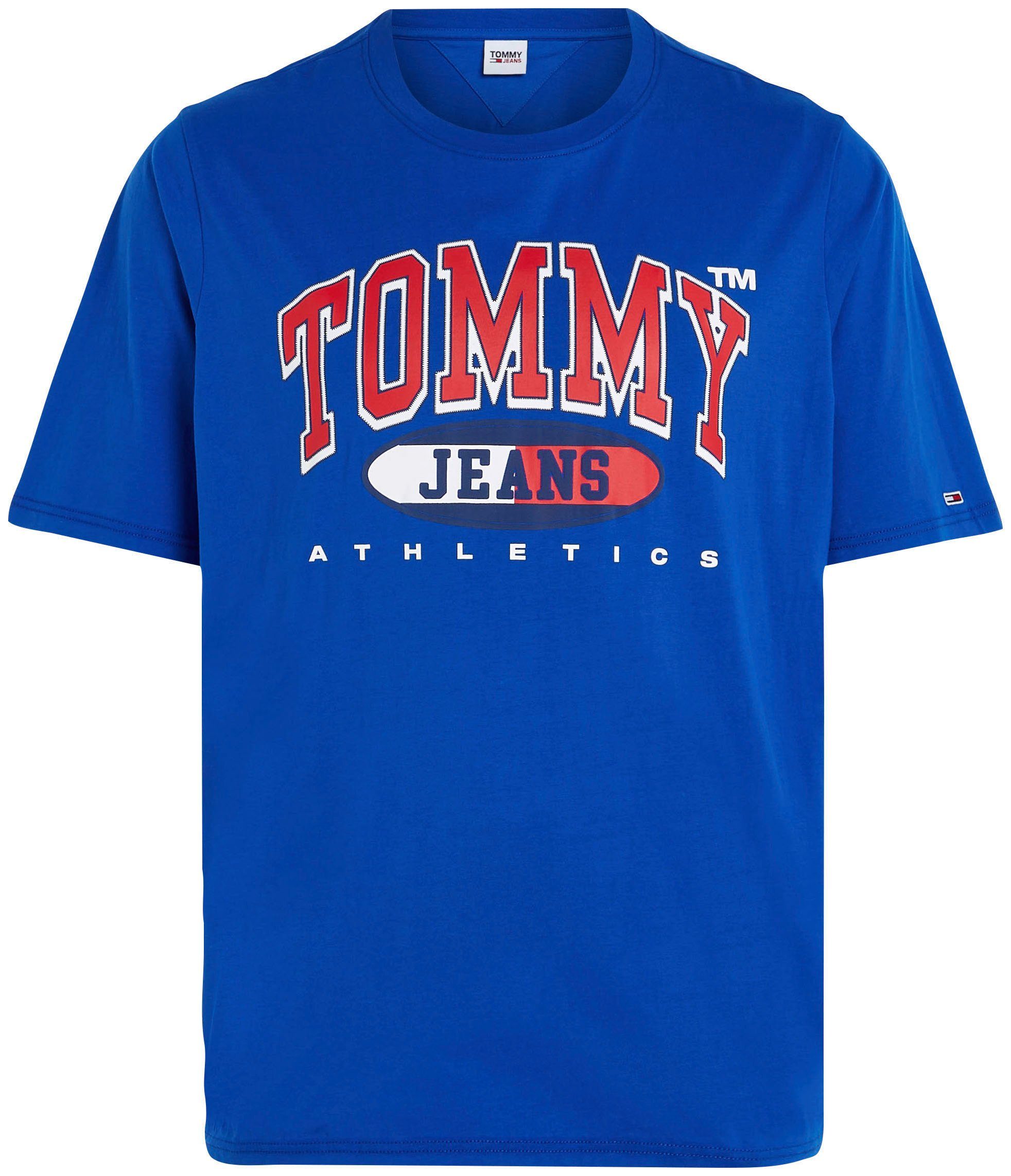 Tommy Jeans Plus PLUS GRAPHIC TJM mit TEE Print ESSENTIAL T-Shirt Ultra der Brust Blue auf