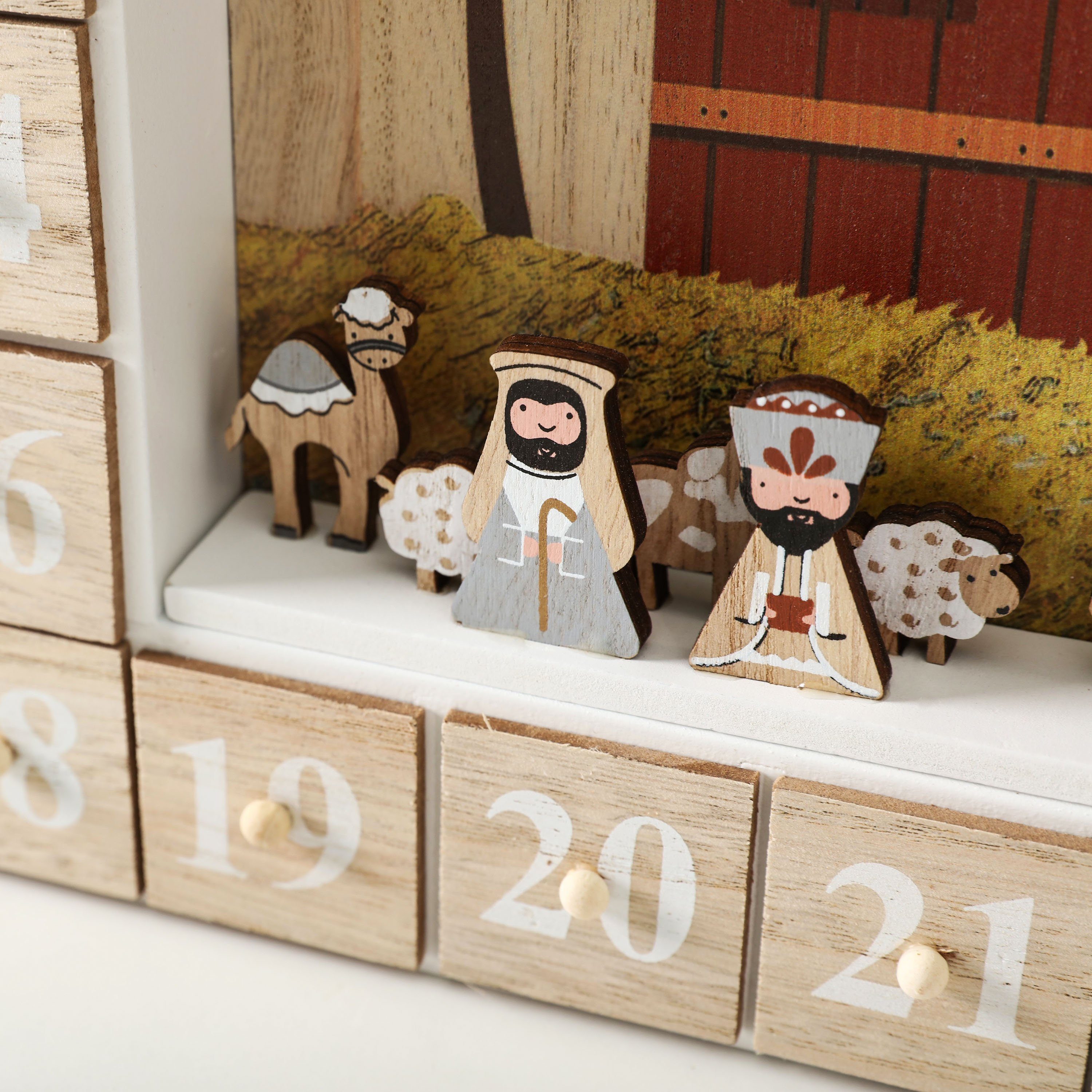 BRUBAKER befüllbarer Adventskalender Weihnachtskalender zum Befüllen - Bibelgeschichte mit LED Beleuchtung, Holz Kalender Weihnachten Krippe - 31,5 cm – Bild 4 von 5