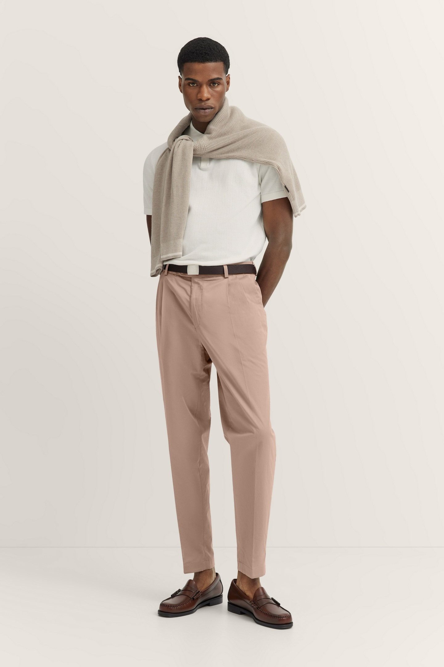 bugatti Bundfaltenhose mit Satin-Stretch