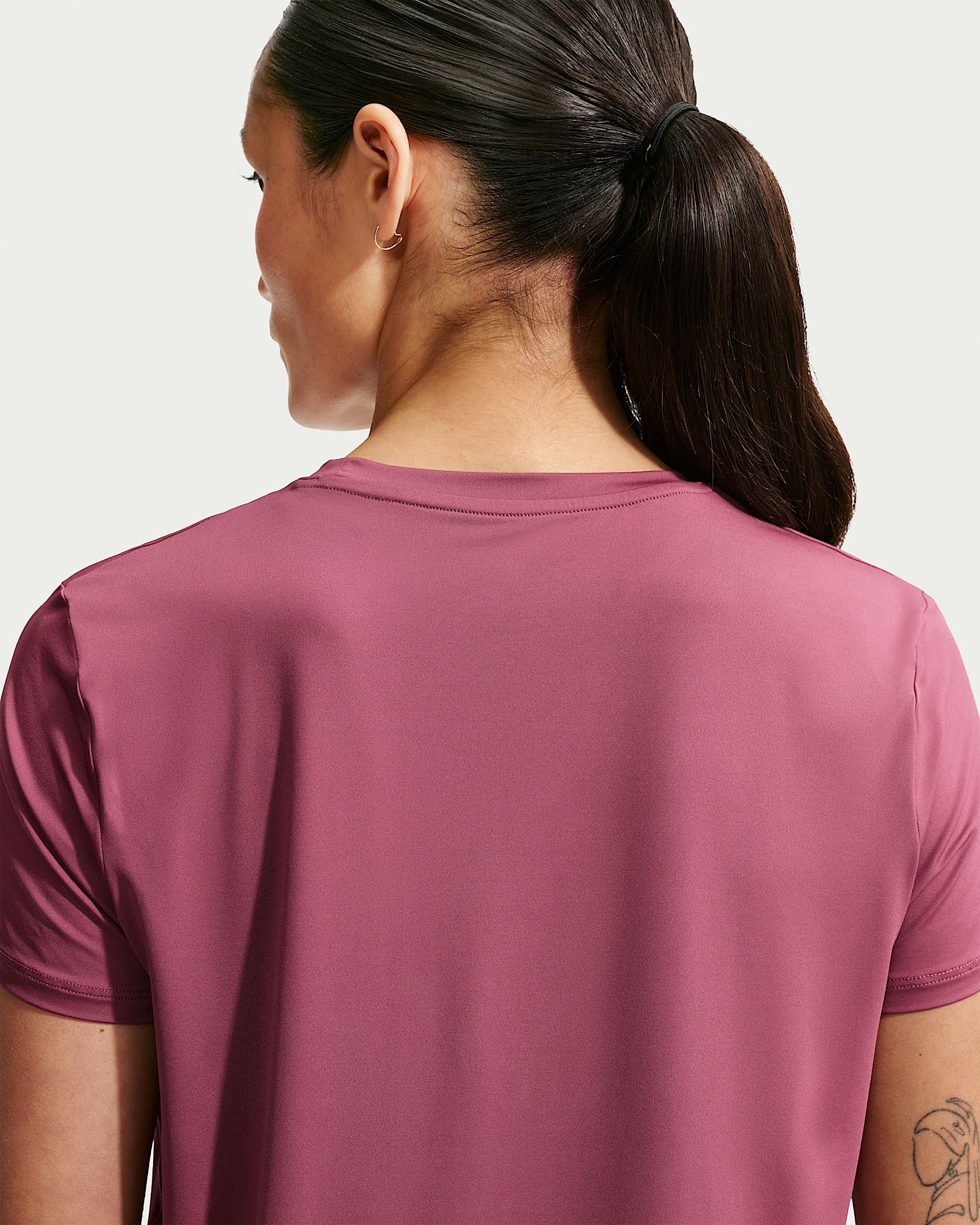 Nike T-Shirt W NK ONE CLASSIC DF SS TOP Kurzarm, mit Rundhalsausschnitt, aus Jersey-Material, normale Länge