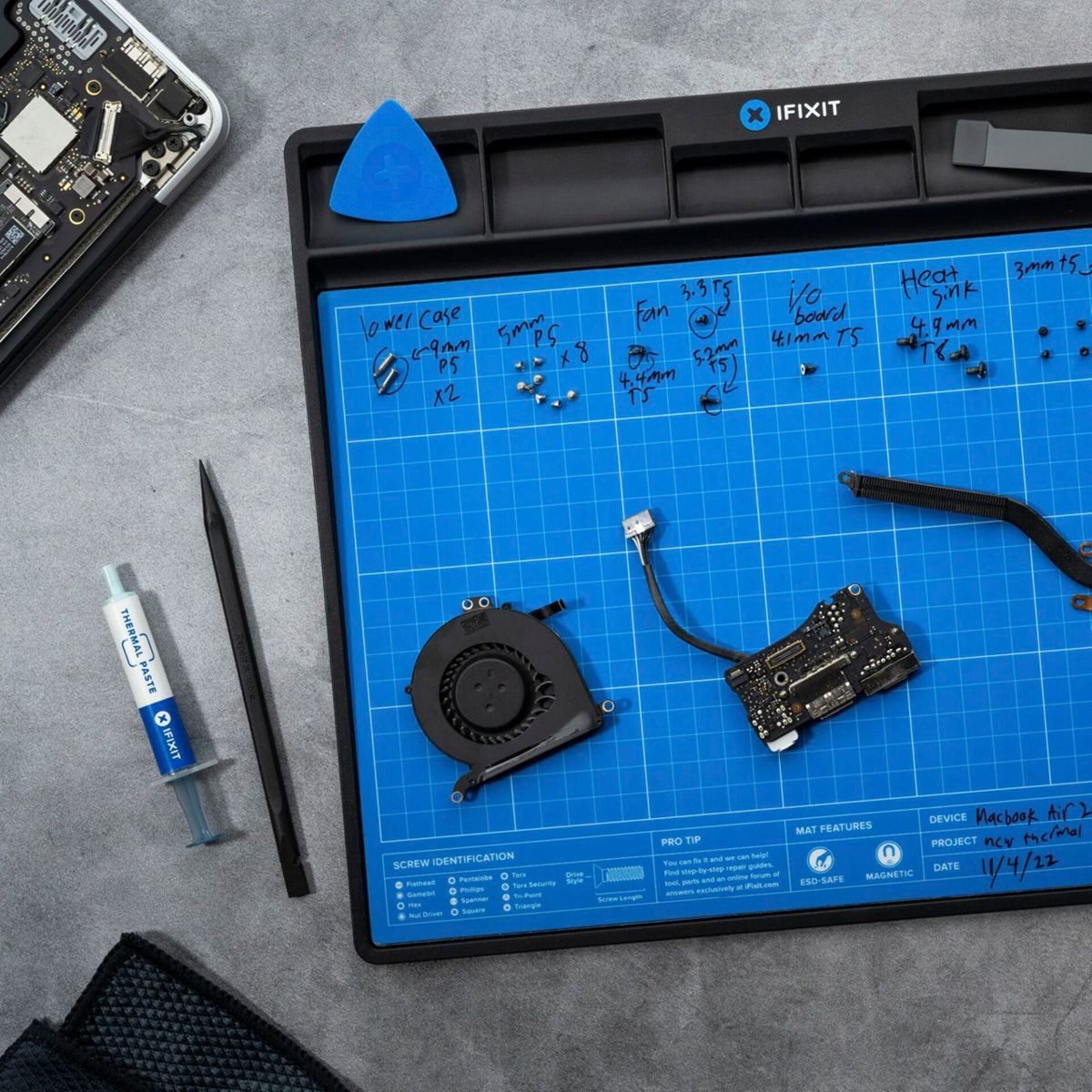 iFixit Reparatur-Set FIXMAT stapelbare Magnetmatte