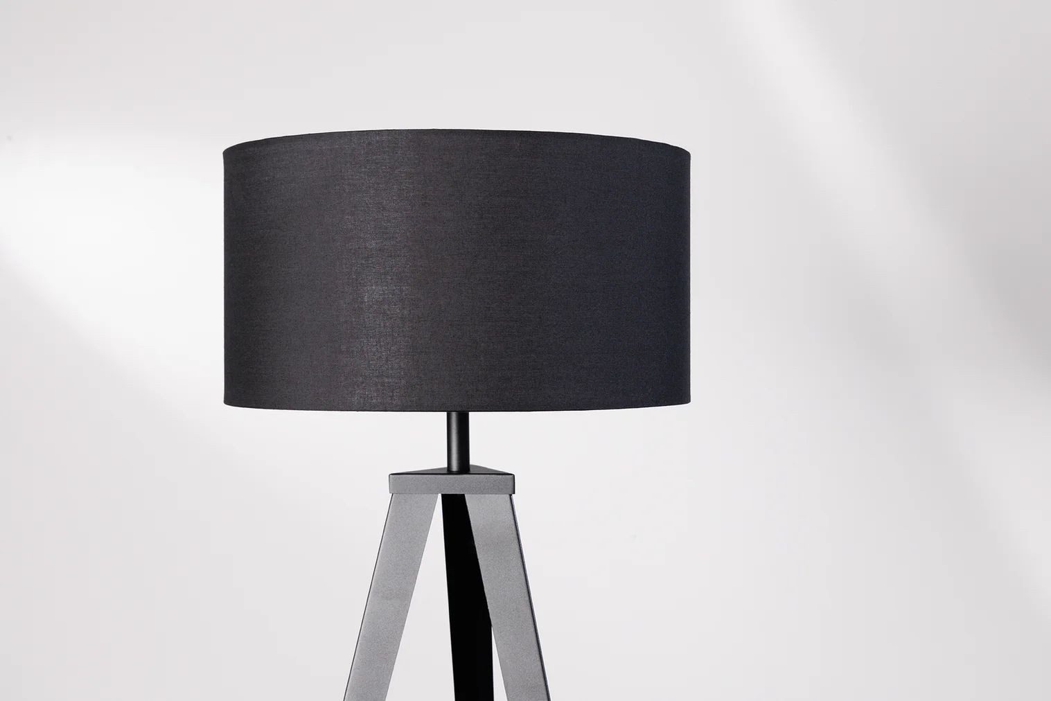 Licht-Erlebnisse Lampenschirm LAMPENSCHIRM, Stoffschirm Schwarz für Tischlampe Stoff E27 rund D: 38 cm Modern