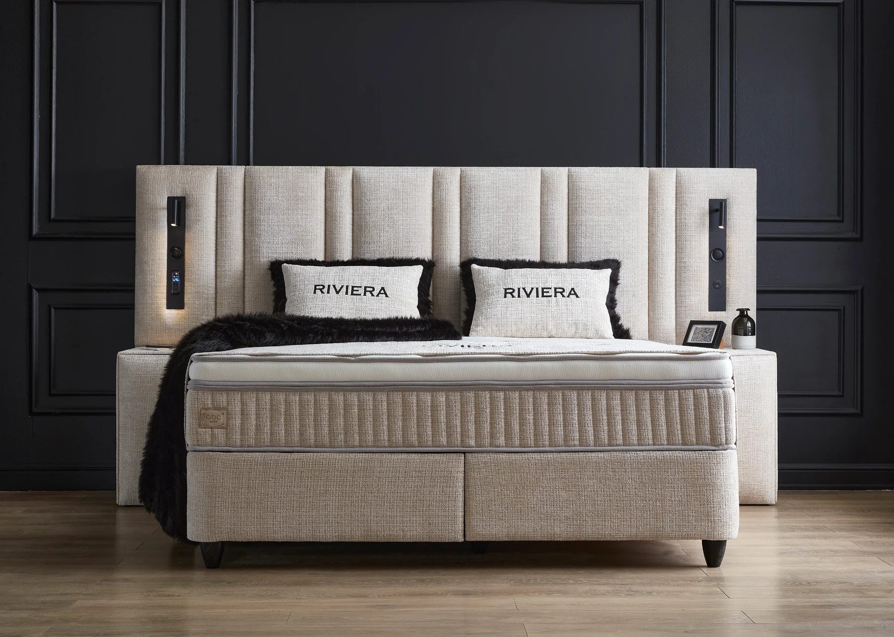 abc bedding Boxspringbett Komfortbett RIVIERA mit stilvollem Stoffbezug in beige, Voll-orthopädisches Schlafsystem inklusive Bettkasten & Leselampe