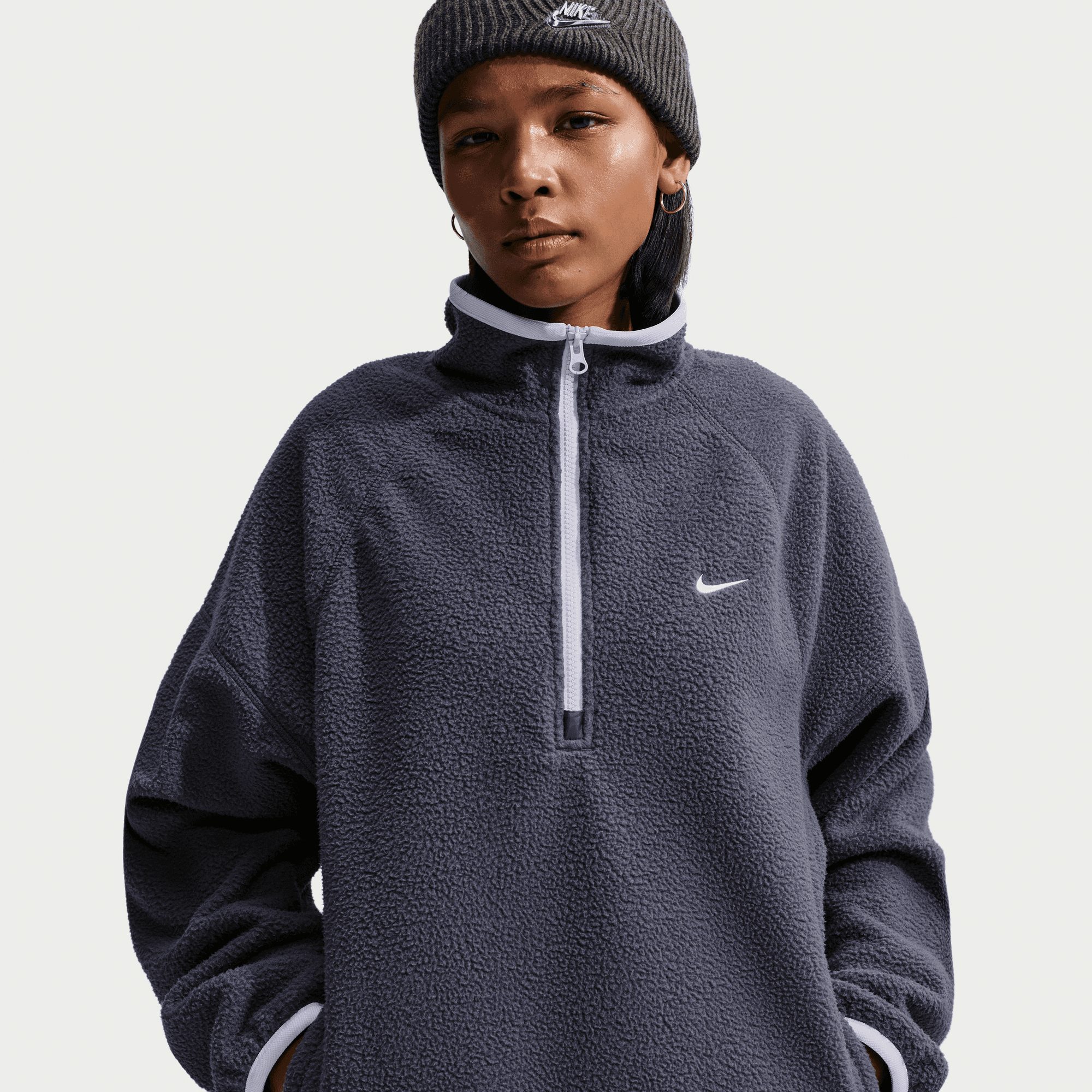 Nike Sportswear Sweatshirt W NK CHILL POLAR OS FIT TOP mit Rundhalsausschnitt, aus angerauter Sweatware