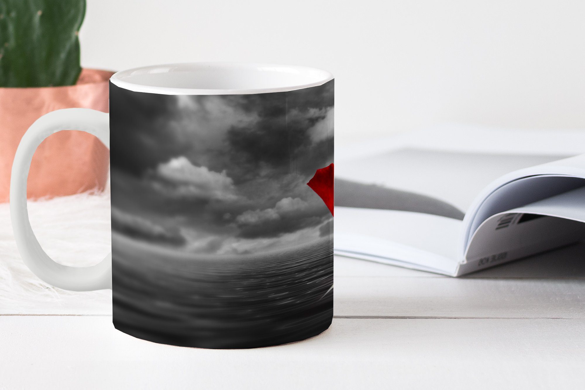 MuchoWow Tasse Schwarz-Weiß-Fotografie und einem, Geschenk Meer Kaffeetassen, vor Teetasse, Teetasse, einem roten Keramik, Becher, Rose einer