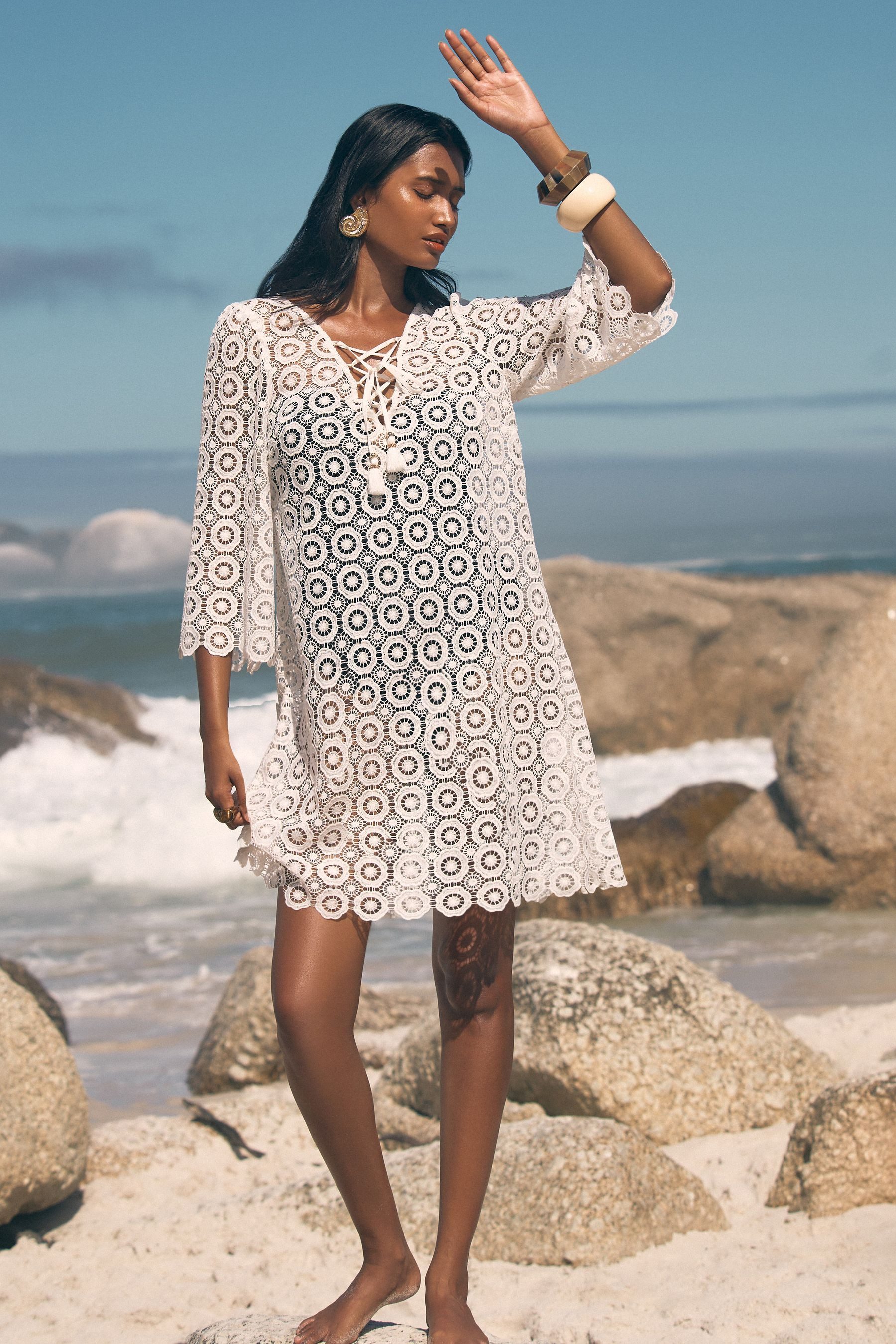 Love & Roses Strandkleid Love & Roses gehäkelter Kaftan mit Bindedetail (1-tlg)