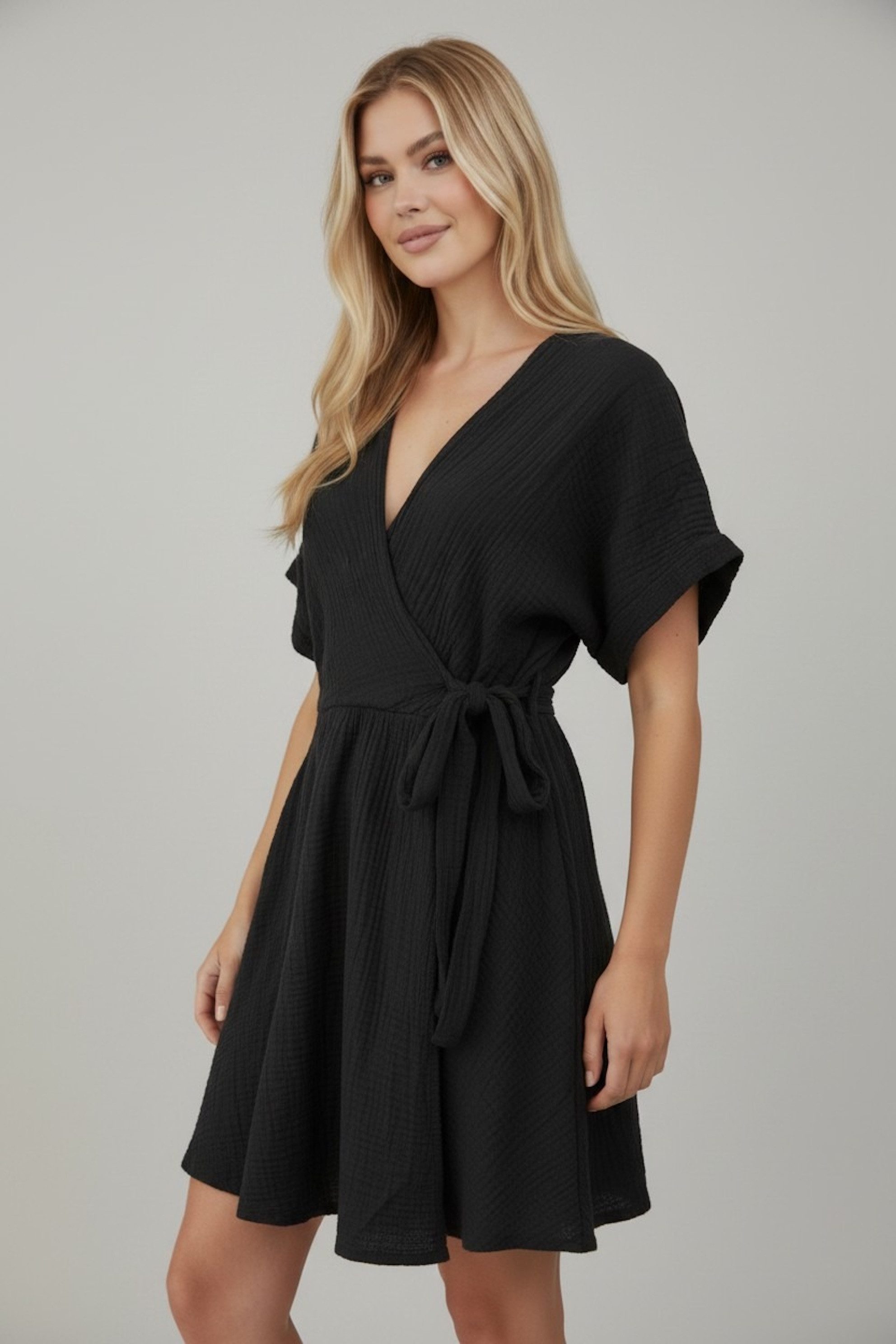 Worldclassca Sommerkleid Worldclassca Musselin Wickelkleid Kleid Strandkleid Gürtel Beach Dress Neue Kollektion - Stilvolle und gemütliche Sommer Mode für Damen