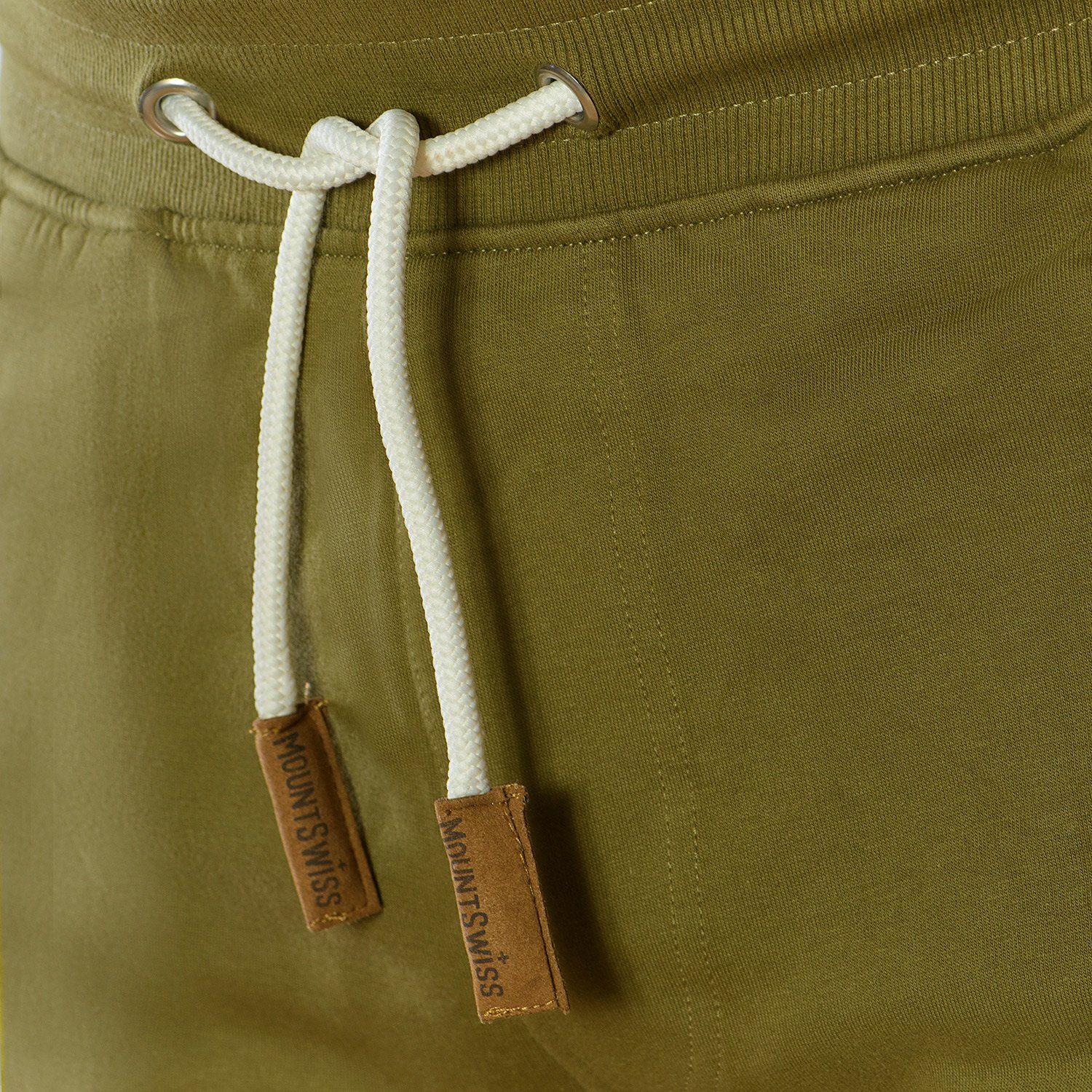 Seitentaschen Reißverschluss olive Swiss + Mount (1-tlg) Swiss Gesäßtasche kurze Freizeithose Herren Liam mit Shorts Mount I Kurze