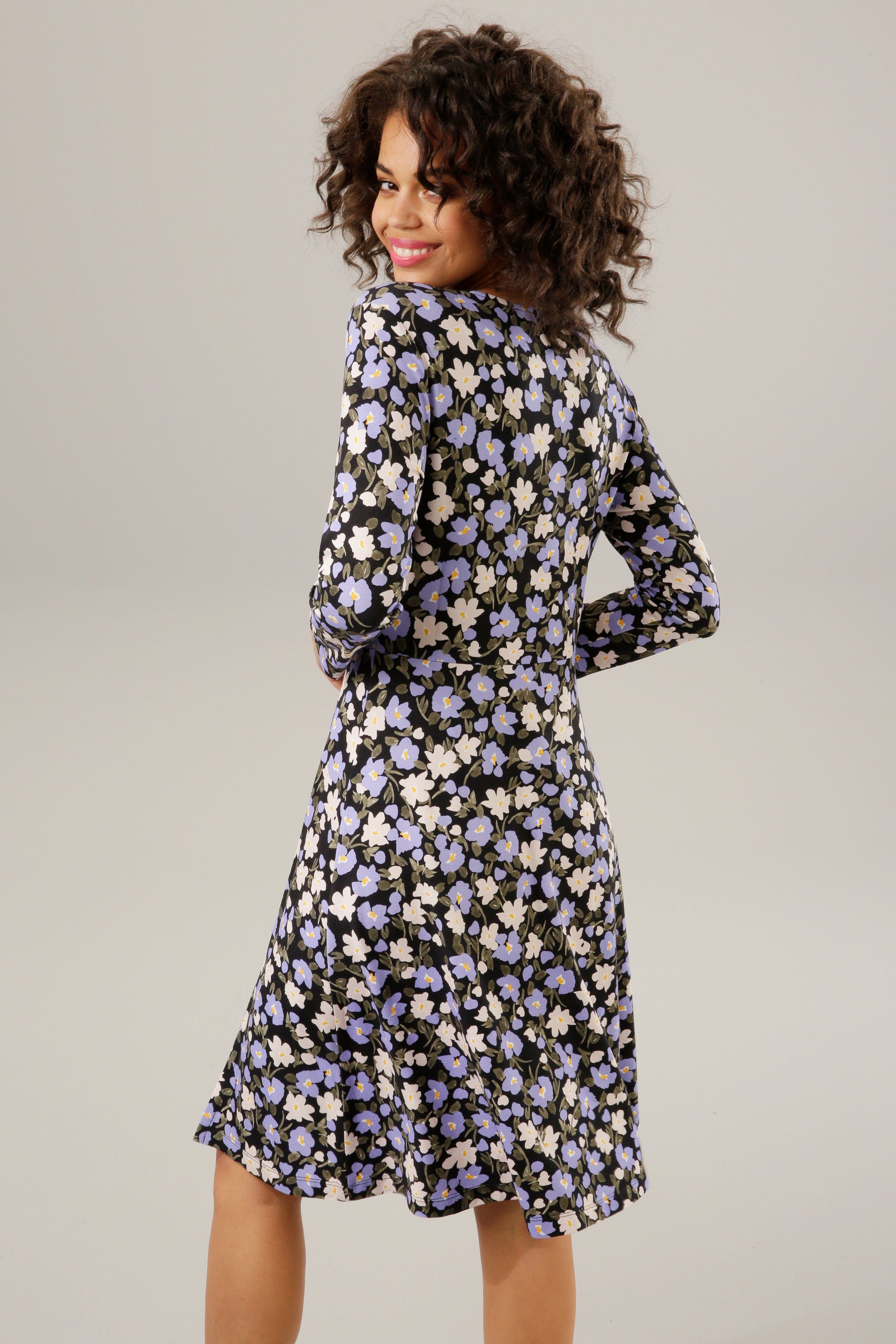 Aniston CASUAL Jerseykleid in Wickeloptik, Knieumspielend und figurbetonend  geschnitten | Jerseykleider