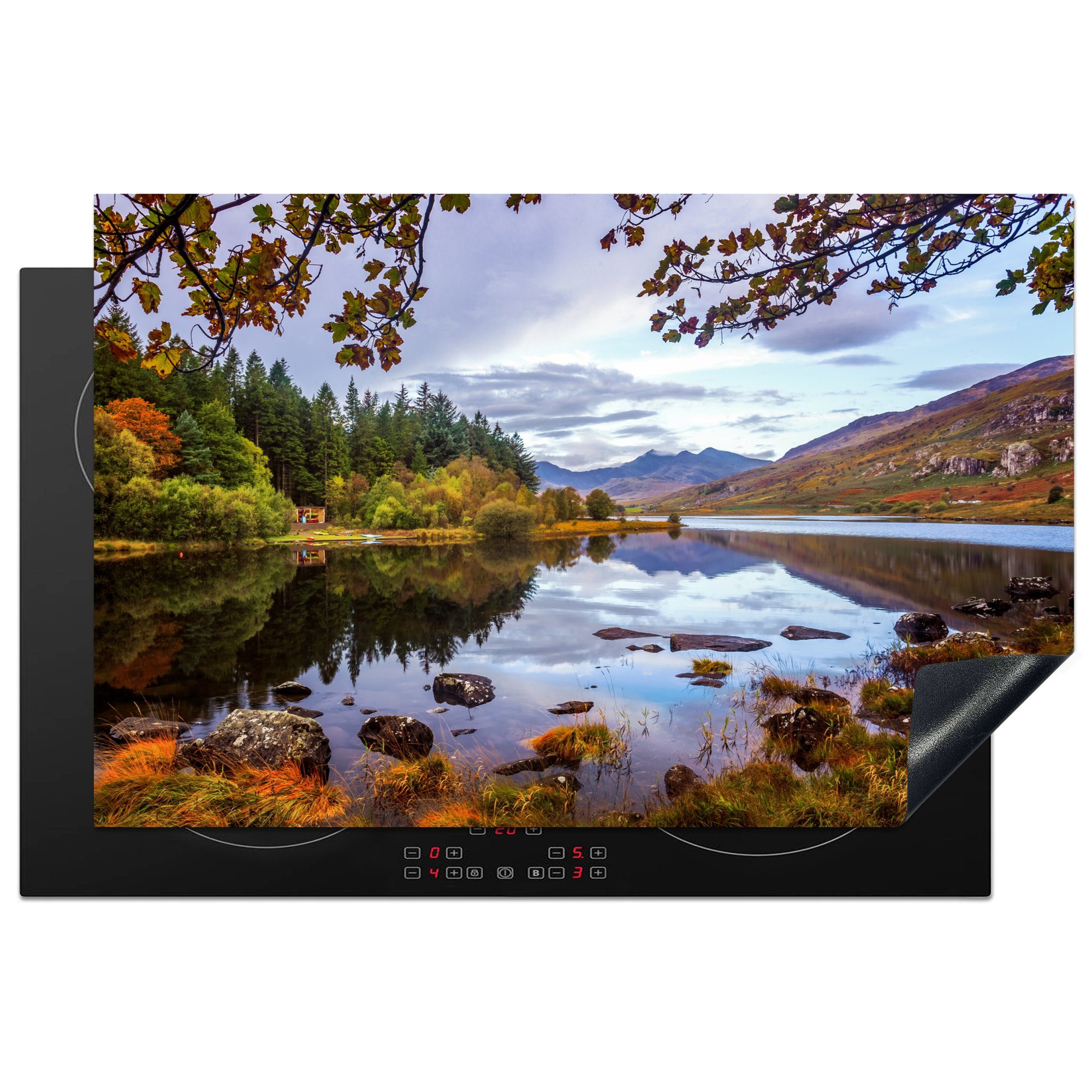 MuchoWow Herdblende-/Abdeckplatte Herbstfarben am See in Snowdonia, Vinyl, (1 tlg), 81x52 cm, Induktionskochfeld Schutz für die küche, Ceranfeldabdeckung