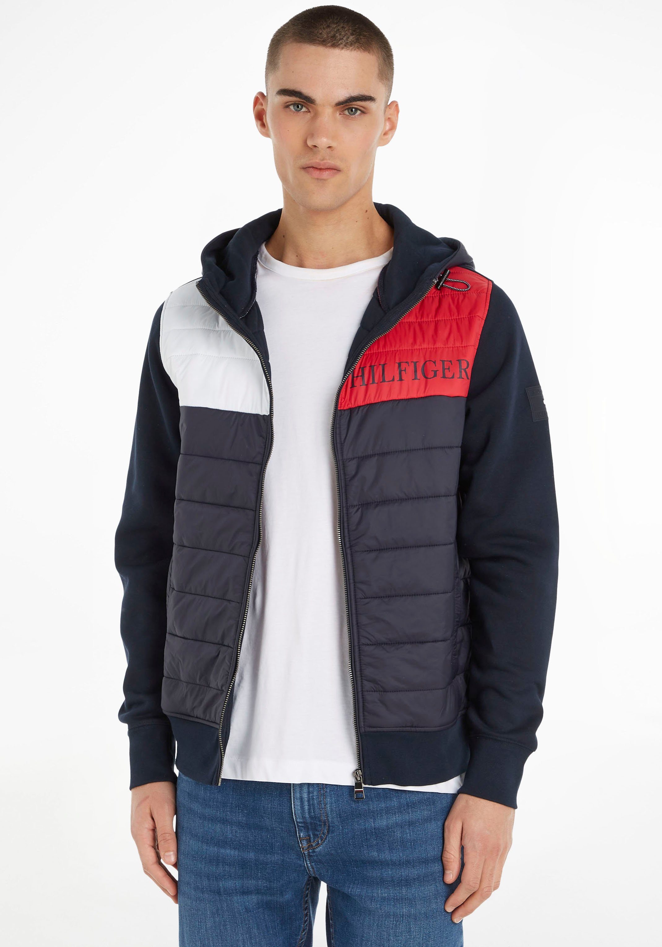 Hilfiger MIX Patch Steppjacke MEDIA PANELLED mit am gummiertem Tommy HOODY Tommy Hilfiger (1-St) ZIP Ärmel