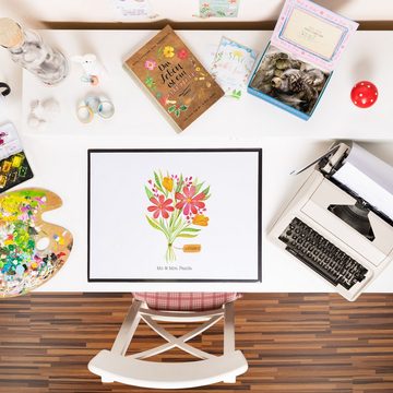 Mr. & Mrs. Panda Schreibtischunterlage Blumenstrauß - Weiß - Geschenk, Sommer Deko, Schreibtischunterlage Gr, (1 tlg)