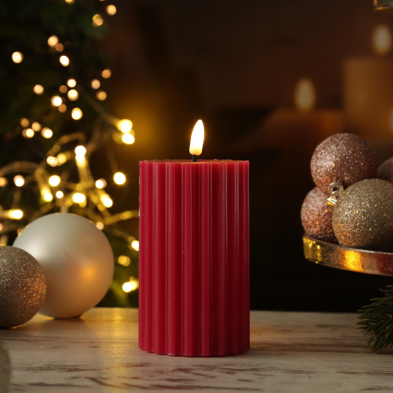 MARELIDA LED-Kerze Liv Echtwachs gerillt mit Rillen flackernd H: 14,5cm Timer beerenrot, LED Classic, warmweiß (2100K bis 3000K)