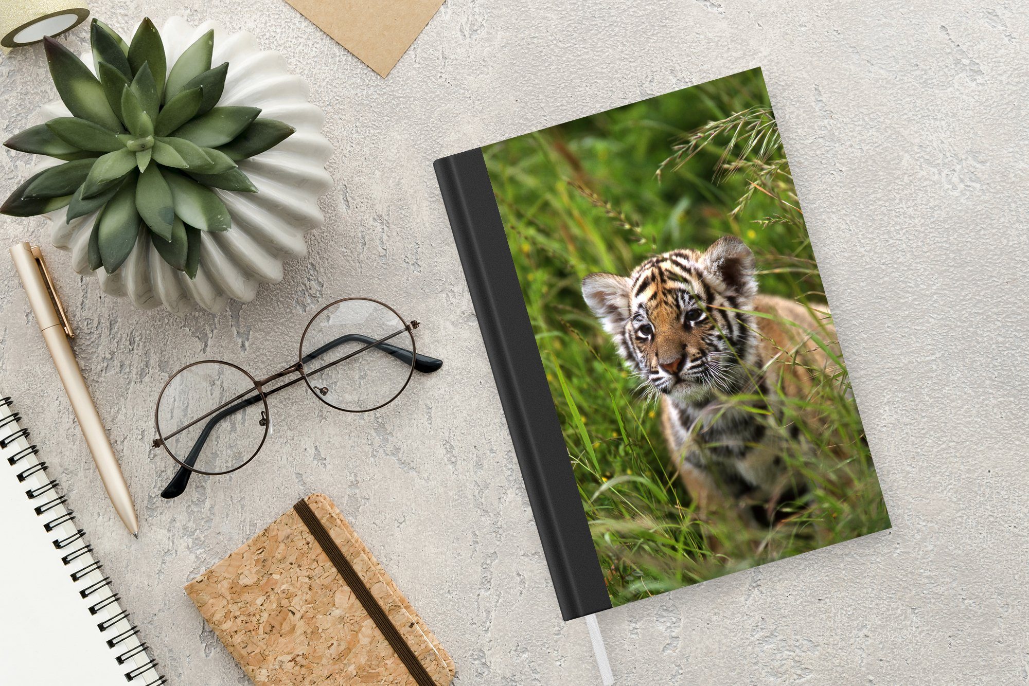 MuchoWow Notizbuch Bengalischer Tiger Journal, - 98 Seiten, Notizheft, Tagebuch, Haushaltsbuch Gras - Merkzettel, A5, Pflanzen