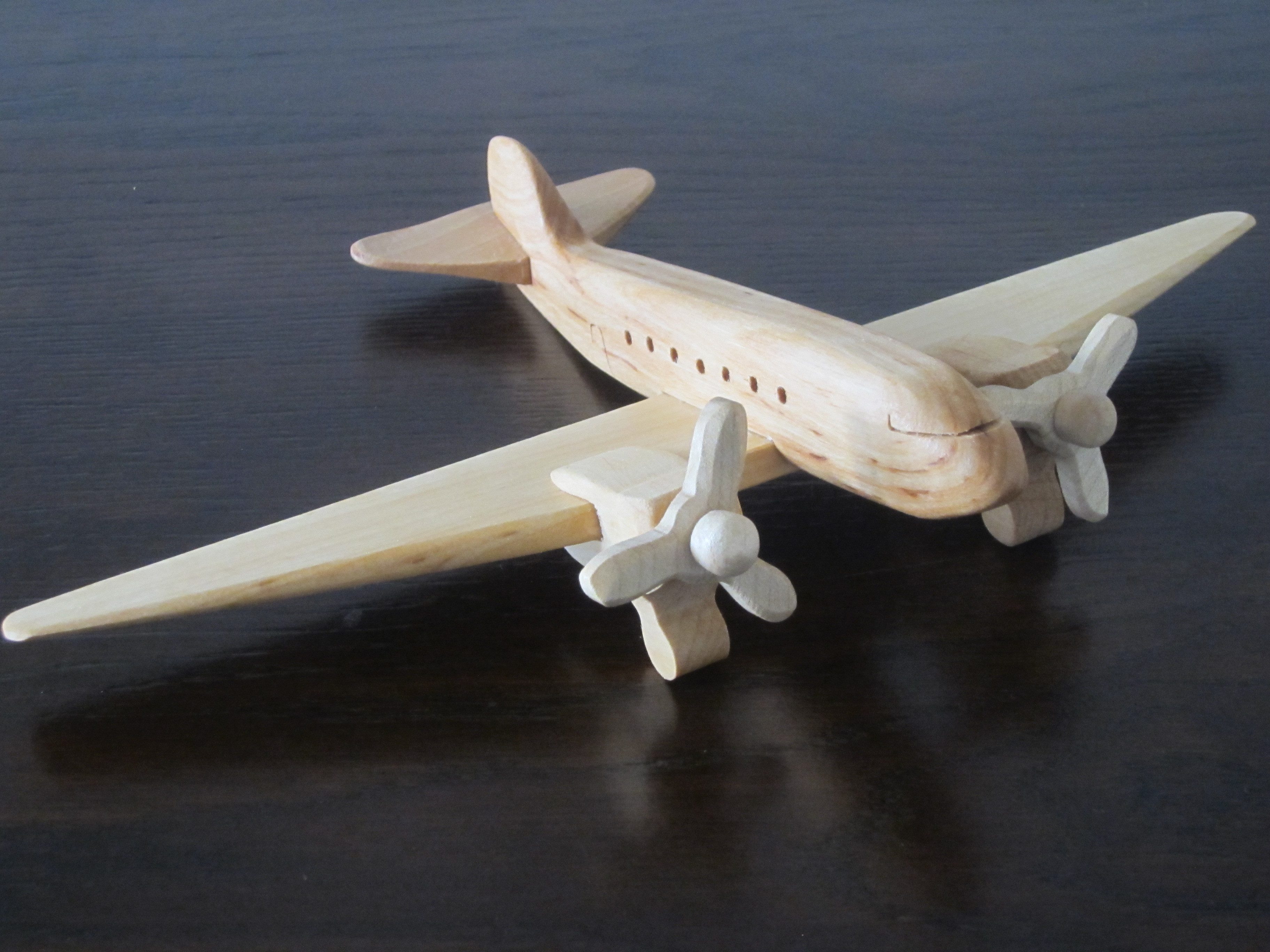 Holzprodukte Spielzeug-Flugzeug Flugzeug Bomber Flieger Oldtimer Passagierflugzeug Modell Holz NEU