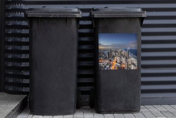 MuchoWow Wandsticker Abenddämmerung über der Küste von Brisbane in Australien (1 St), Mülleimer-aufkleber, Mülltonne, Sticker, Container, Abfalbehälter