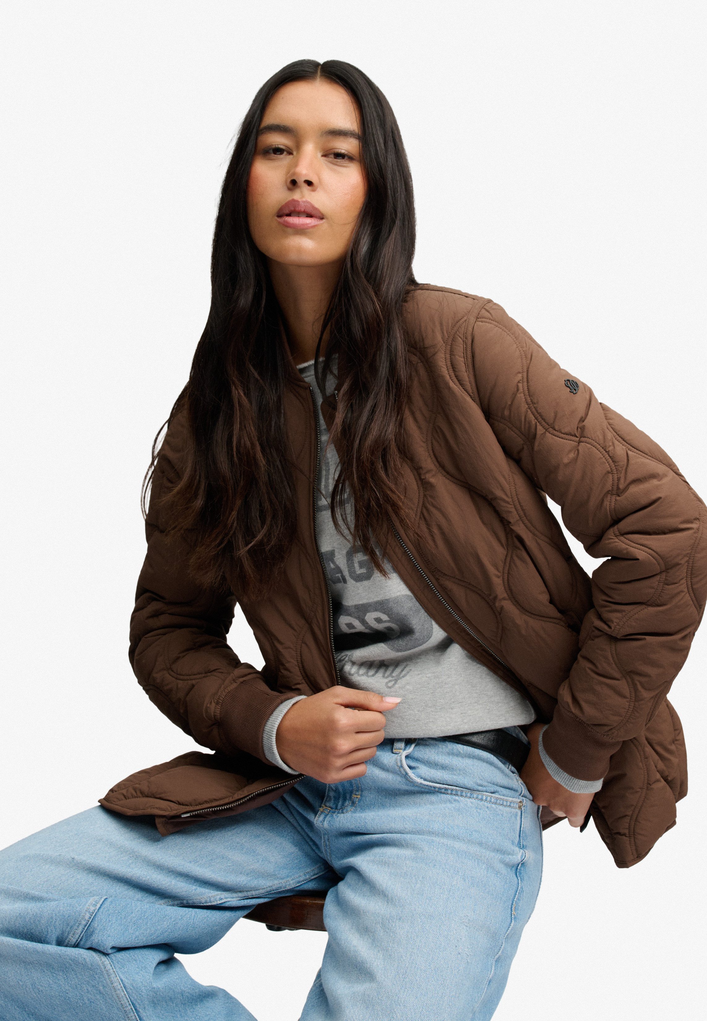 Superdry Steppjacke SHORT ONION QUILT LINER JKT mit Reißverschluss, aus Nylon, Relaxed Fit, unifarbene Optik
