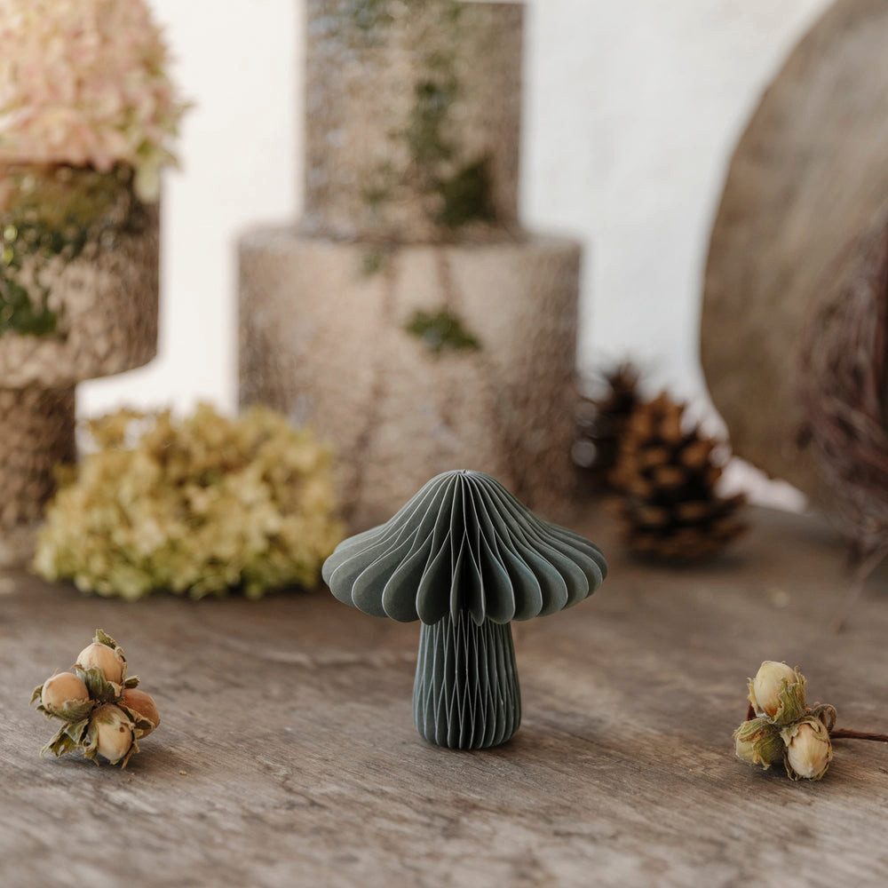 studio mkono Dekoobjekt Papierdeko Herbstdeko Pilz aus Papier in grün