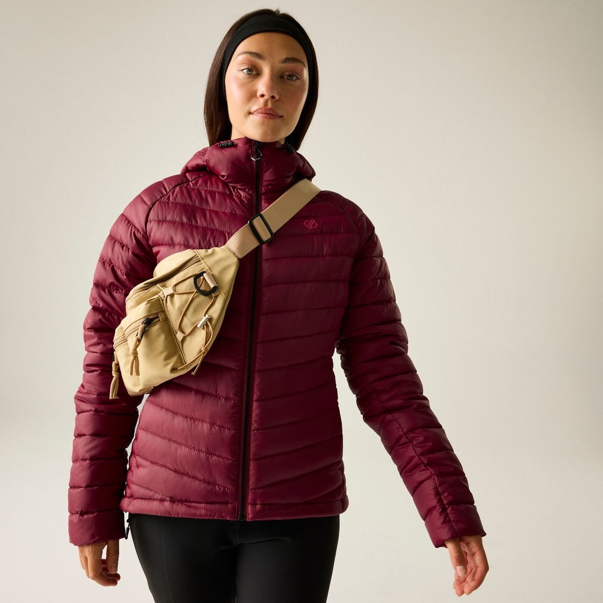 Dare2b Windbreaker Wmns Air Jacket Damenjacke mit ILOFT-Isolierung, winddicht, verstellbarer Kapuze und