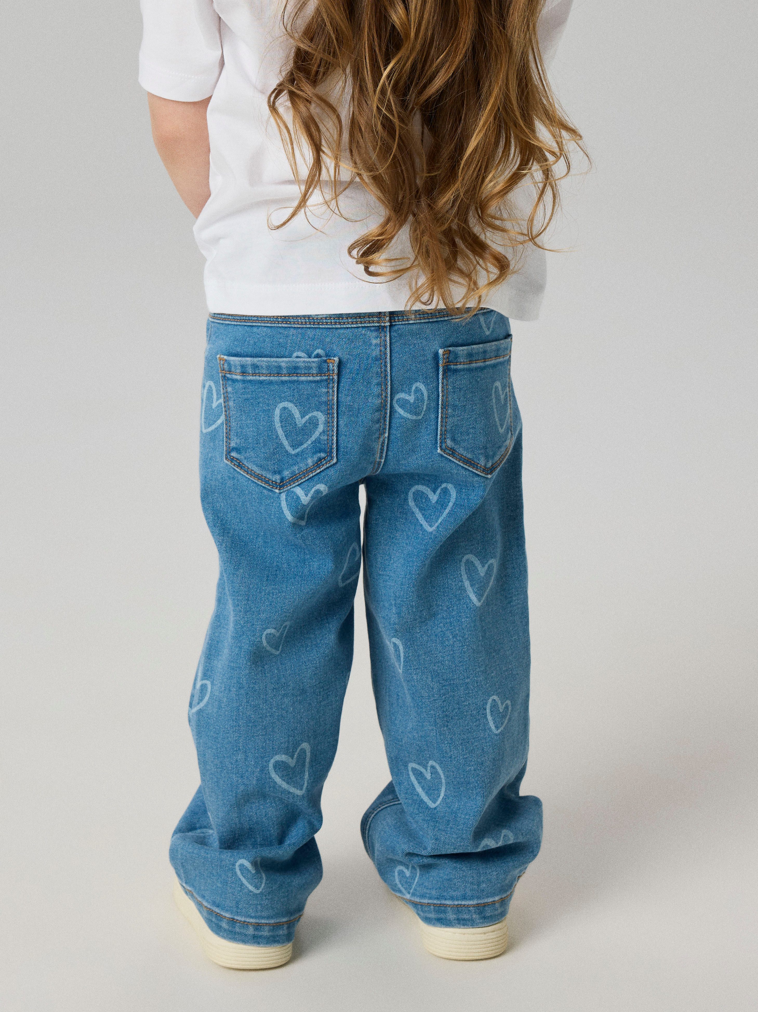 Name It Weite Jeans NMFROSE WIDE AOP JEANS 4044-ON NOOS Baumwollmischung, regular fit, Allover Herzchen Druck