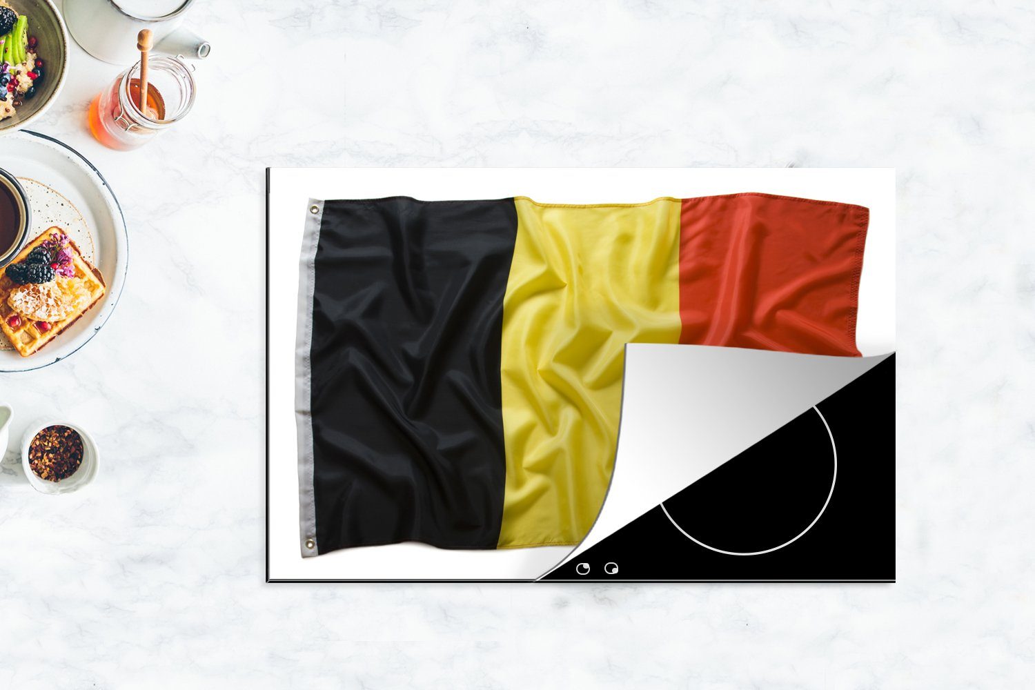 Induktionskochfeld (1 Flagge Die für tlg), Hintergrund, Herdblende-/Abdeckplatte Belgien Schutz weißem küche, von MuchoWow cm, auf die Ceranfeldabdeckung Vinyl, 81x52