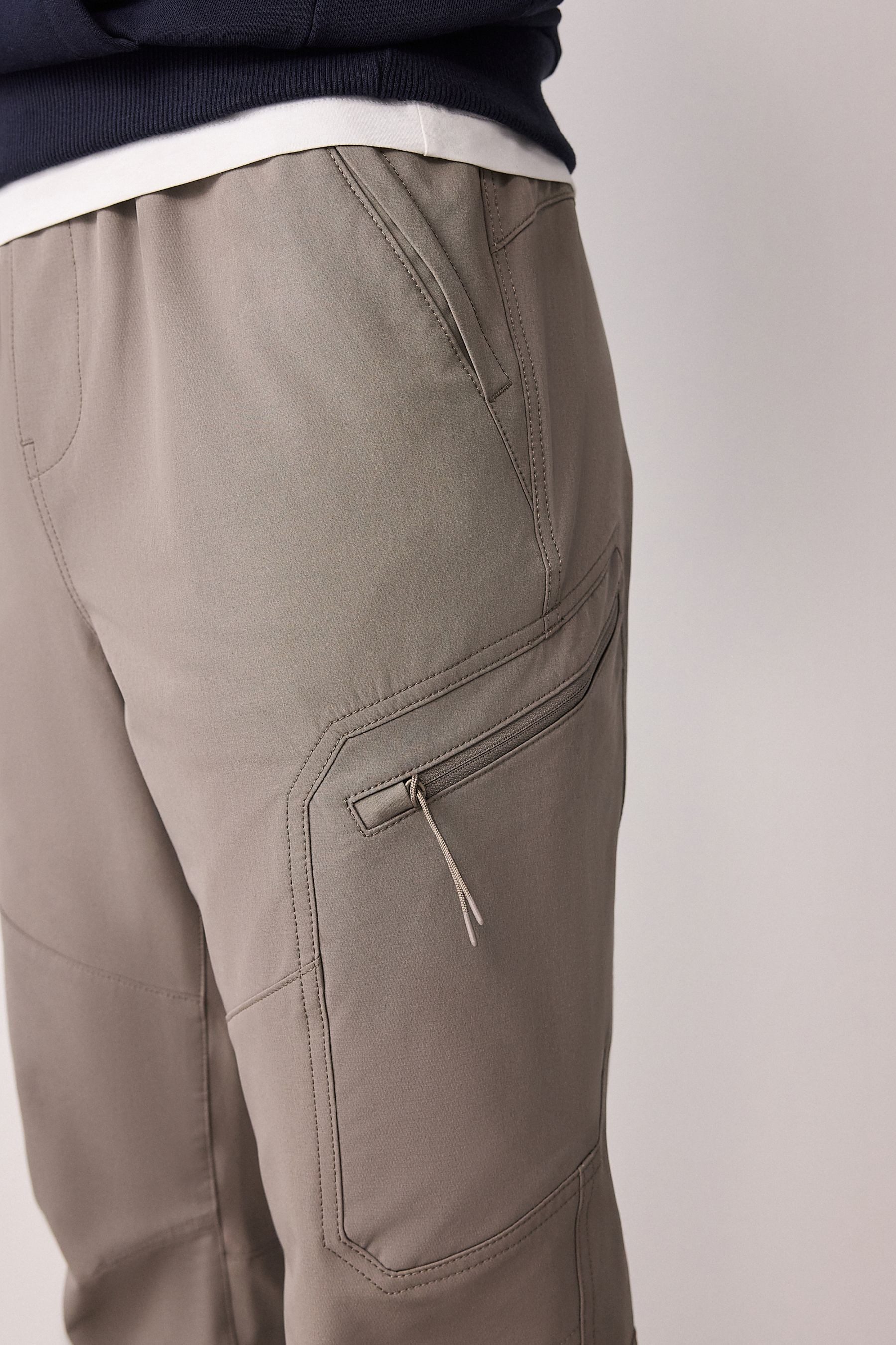Next Cargohose Slim Fit Tech Utility-Cargohose mit Stretch (1-tlg)