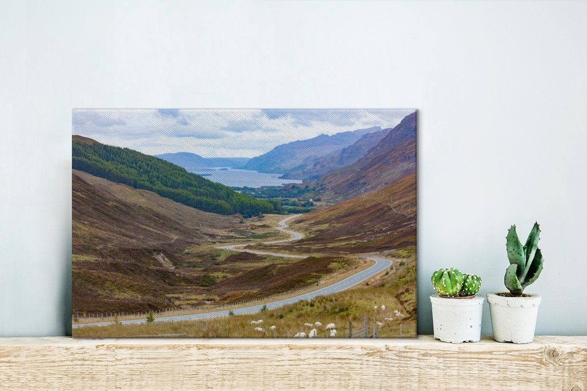 Wanddeko, Leinwandbild in (1 OneMillionCanvasses® Kurvenreiche Leinwandbilder, 30x20 Schottland, Aufhängefertig, Straße St), im cm Cairngorms-Nationalpark Wandbild