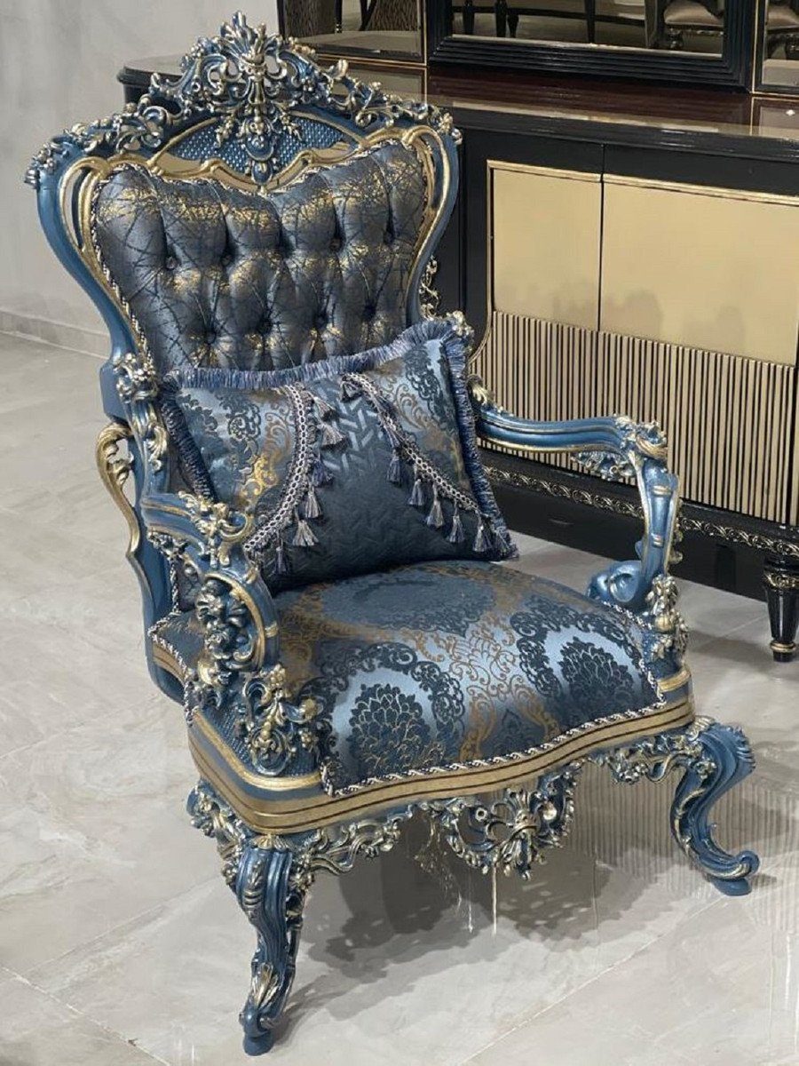 Casa Padrino Sessel Casa Padrino Luxus Barock Sessel Blau / Gold - Prunkvoller Wohnzimmer Sessel mit elegantem Muster - Barockstil Wohnzimmer Möbel - Luxus Möbel im Barockstil - Barock Möbel