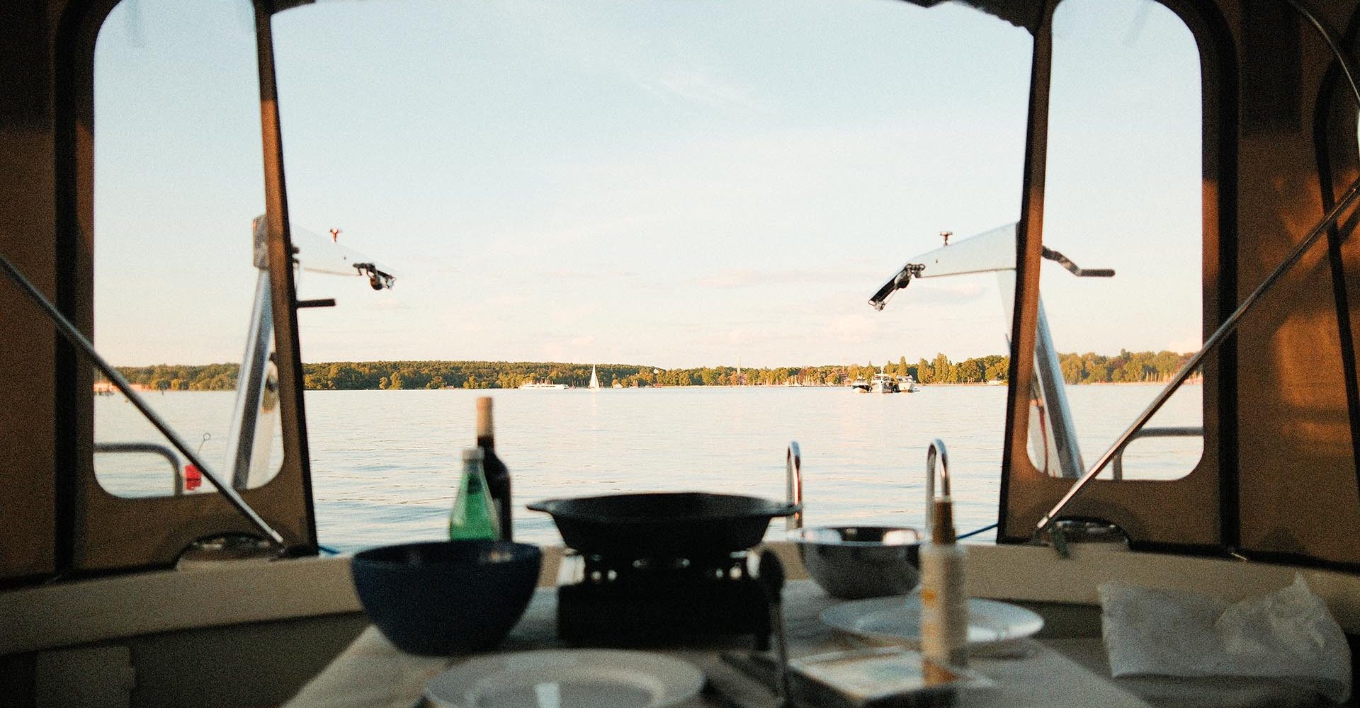 mydays Erlebnisgutschein Yachttour mit Käsefondue Berlin für 4, Kaesefondue-Kreuzfahrt: Genussmomente auf Berliner Gewaessern