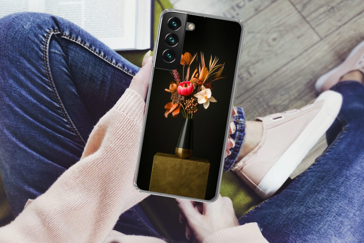 MuchoWow Handyhülle für Samsung Galaxy S22 Blumenstrauß - Orange - Gold - Vase, Phone Case, Silikon, Schutzhülle Dünn