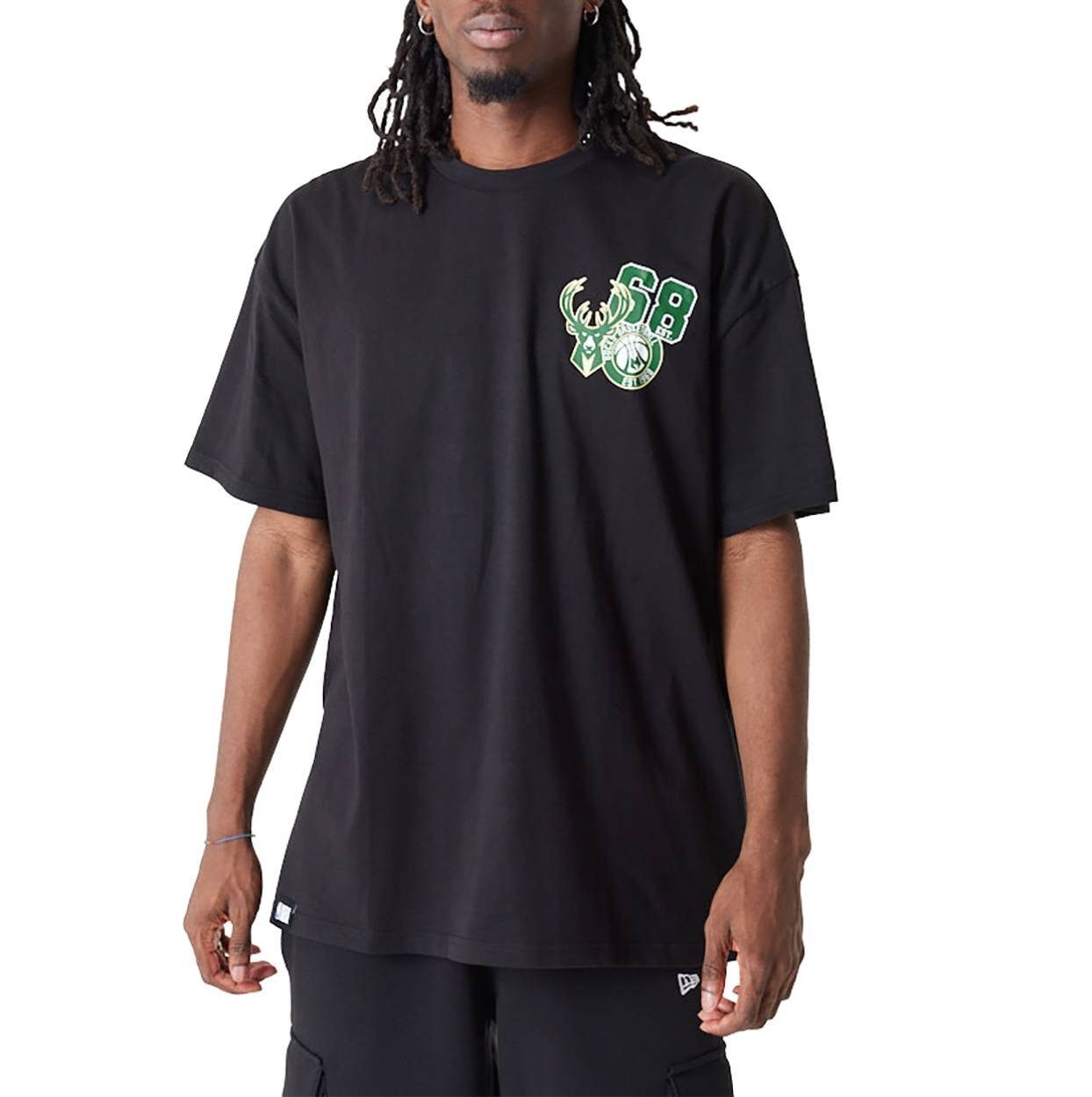 New Era T-Shirt T-Shirt New Era NBA Milwaukee Bucks (1-tlg) Großer "Milwaukee Bucks "Logo-Print auf der Rückseite