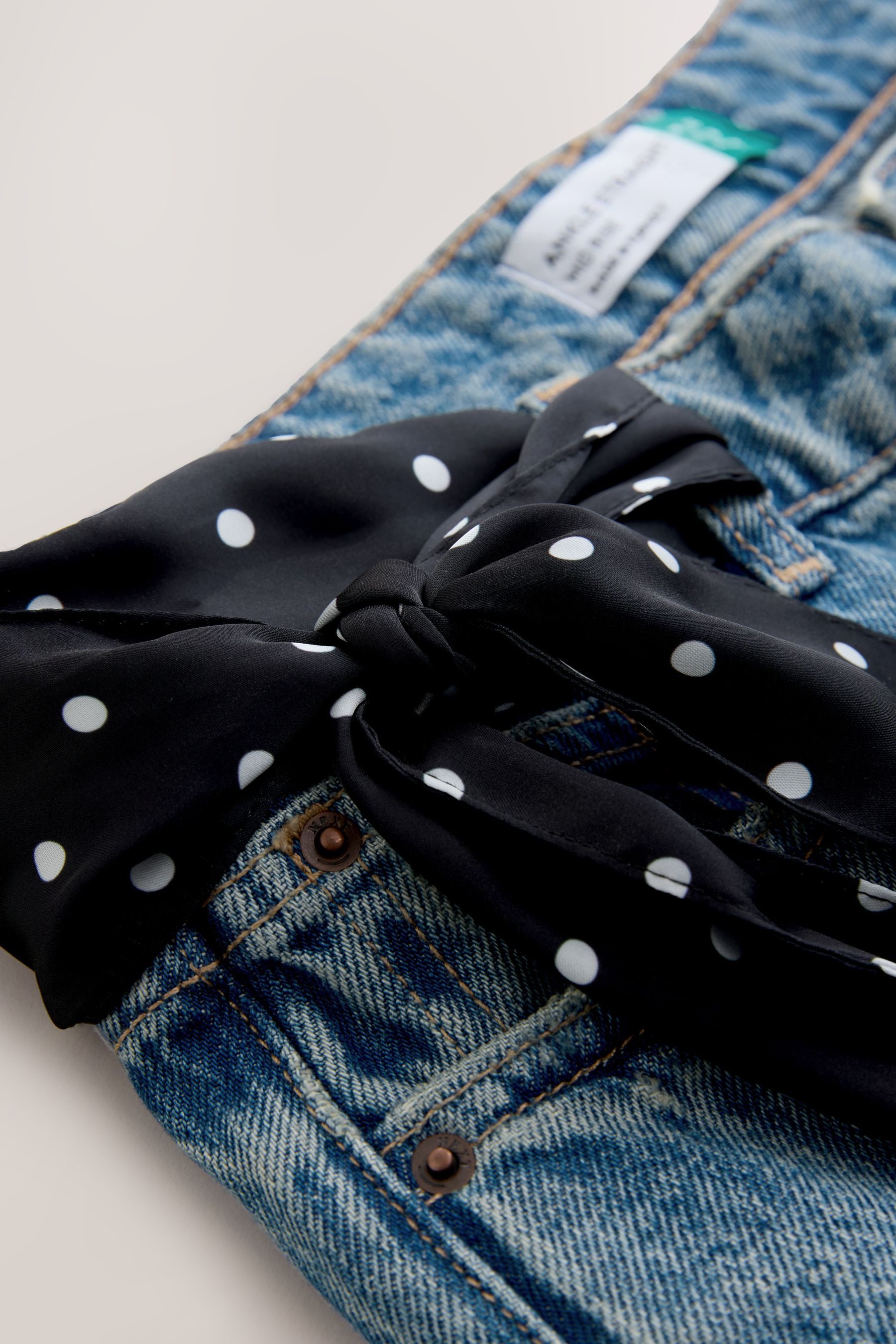 Next Gerade Jeans Knöchellange Straight Fit Jeans mit Schal (2-tlg)