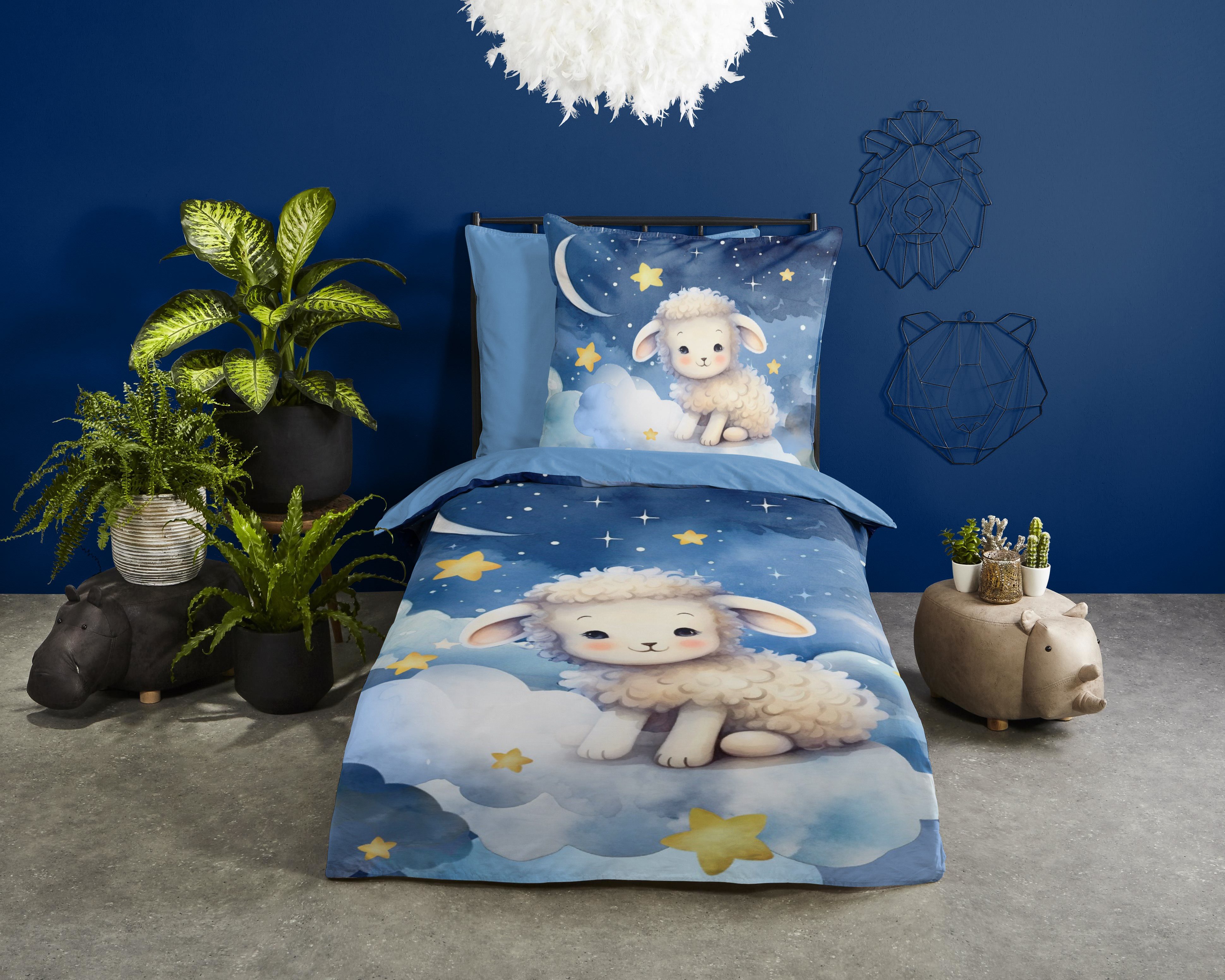 PURE luxury collection Kinderbettwäsche Sheepy, Microfaser, 2 teilig, Mikrofaser, 135x200, 2 Teilig, Wendeoptik, Kind, Schaf, Weltall