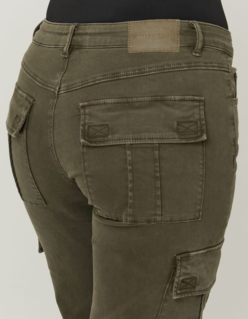 Tally Weijl Bootcuthose SPACOWELLE Baumwollmischung, im Cargo-Stil mit seitlichen Taschen