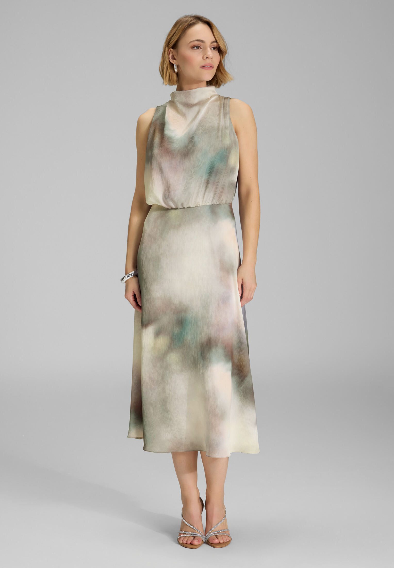 SWING Cocktailkleid Taillierter Schnitt mit ausgestelltem Rockteil günstig online kaufen