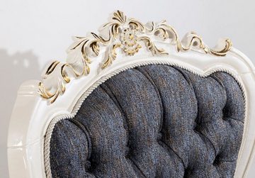 Casa Padrino Sessel Casa Padrino Luxus Barock Sessel Blau / Weiß / Gold - Prunkvoller Wohnzimmer Sessel mit elegantem Muster - Luxus Wohnzimmer Möbel im Barockstil - Barock Möbel - Barock Einrichtung