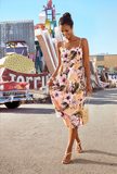LASCANA Sommerkleid aus Leinenmix, Midikleid mit Knopfleiste vorne, Strandkleid