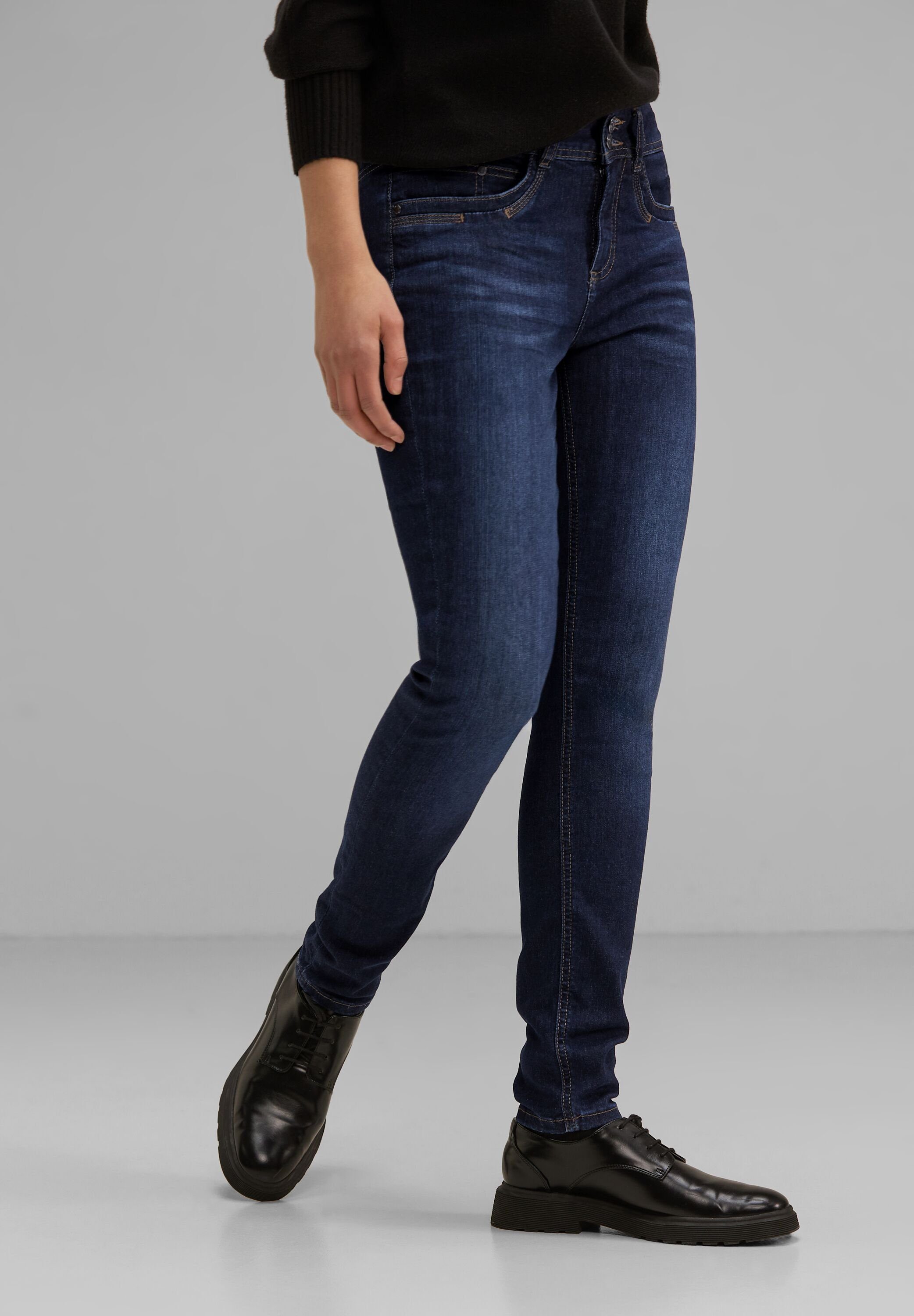STREET ONE Slim-fit-Jeans Style York mit Used-Waschung, Ebenso bequeme wie  modische Passform dank High Waist und Slim Legs