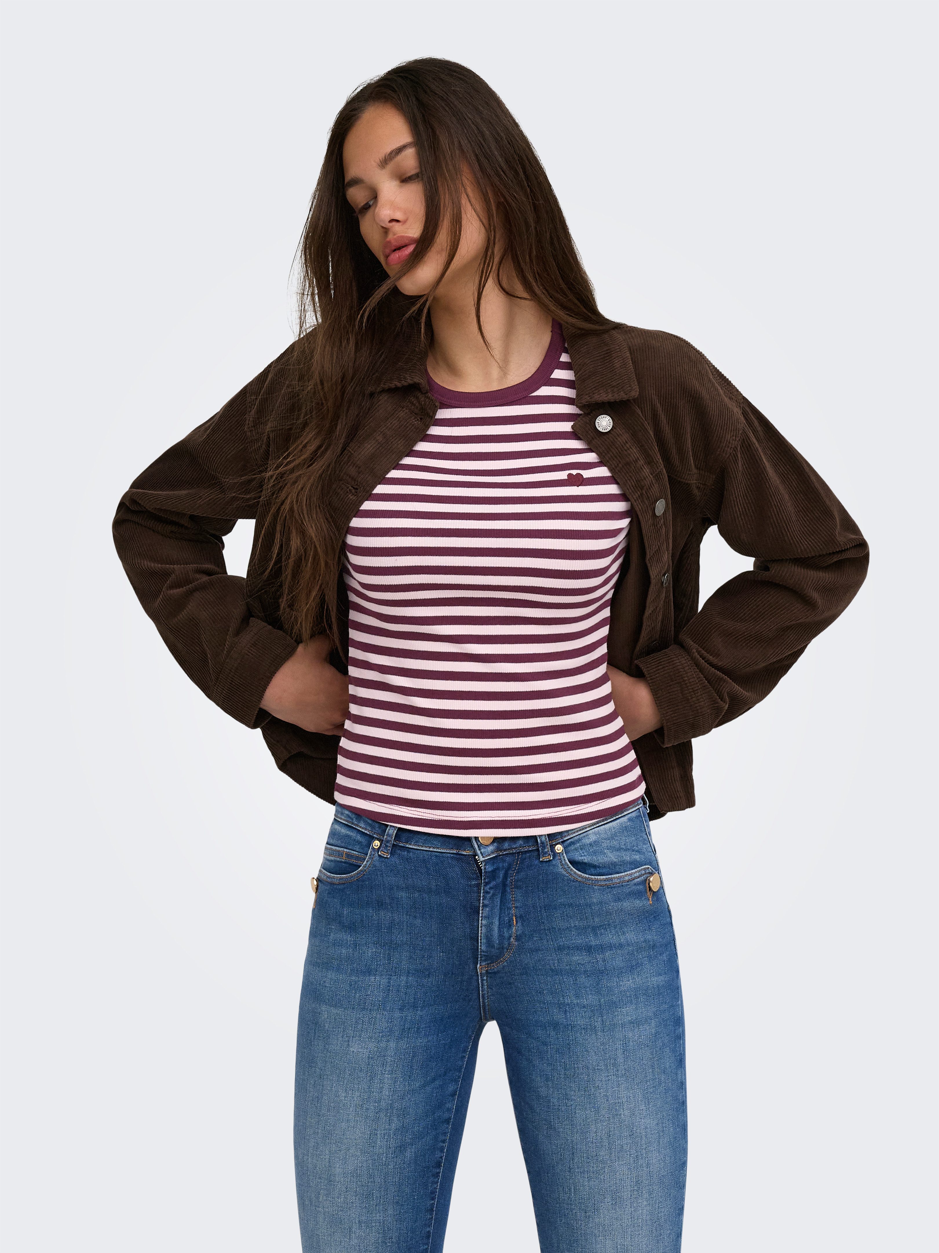 ONLY Kurzarmshirt ONLVAL S/S O-NECK STRIPE TOP JRS Baumwollmischung, regular fit, kleine Herz Stickerei
