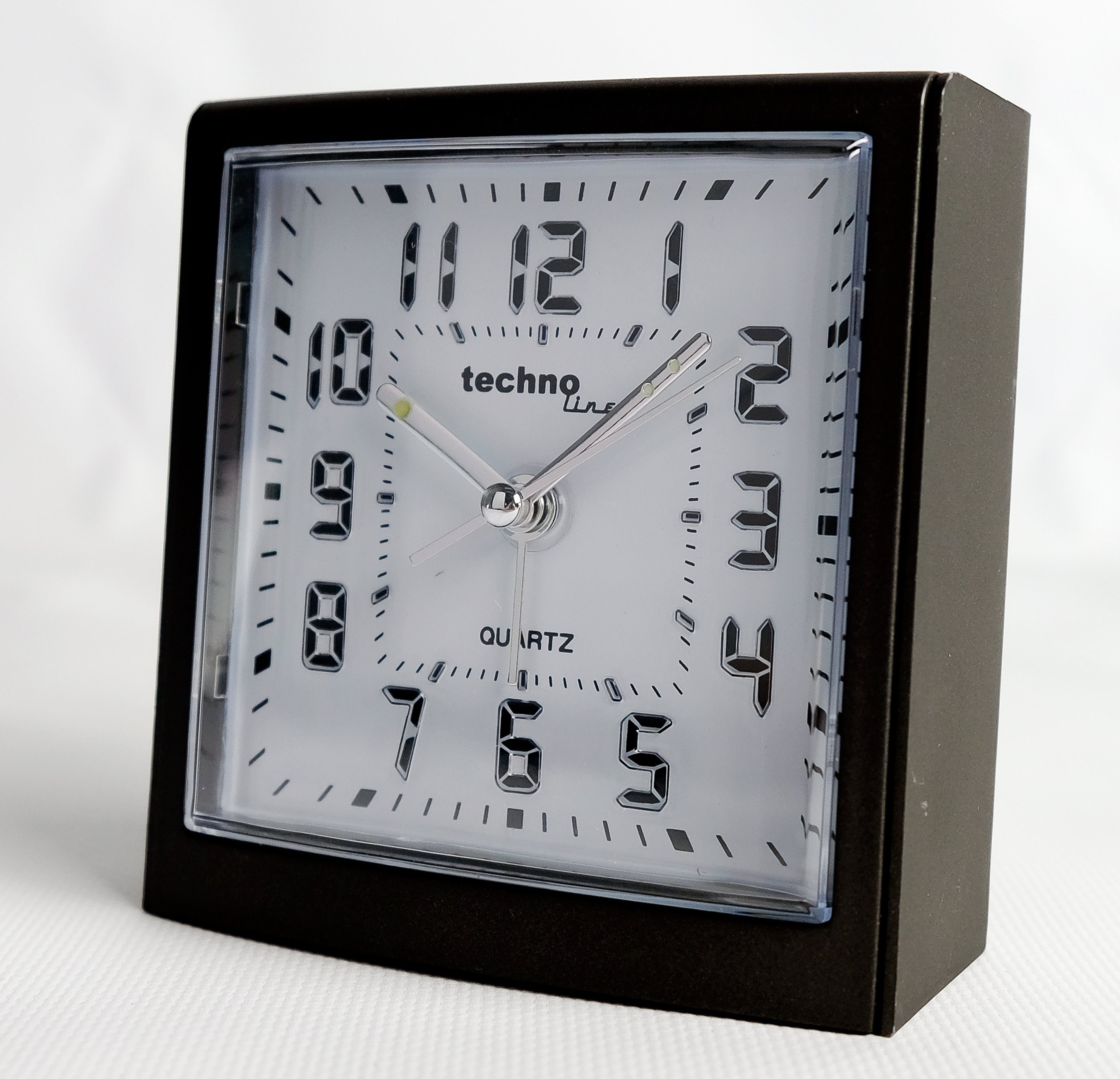 technoline Wecker Modell E mit Nachtleuchtende Zeiger