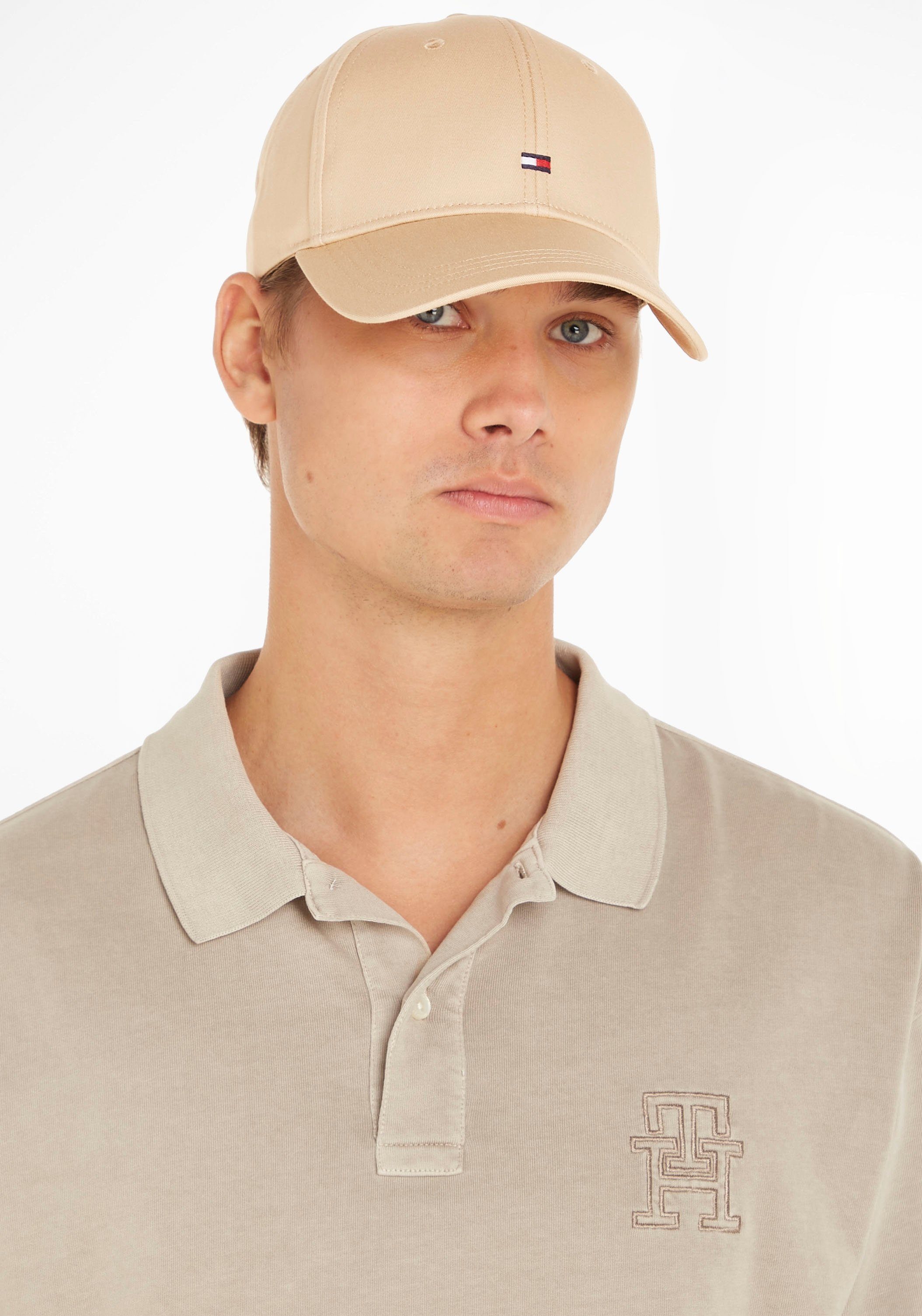 Tommy Hilfiger Baseball Cap FLAG CAP Tommy Klemmverschluss Flag-Gravur auf mit Trench